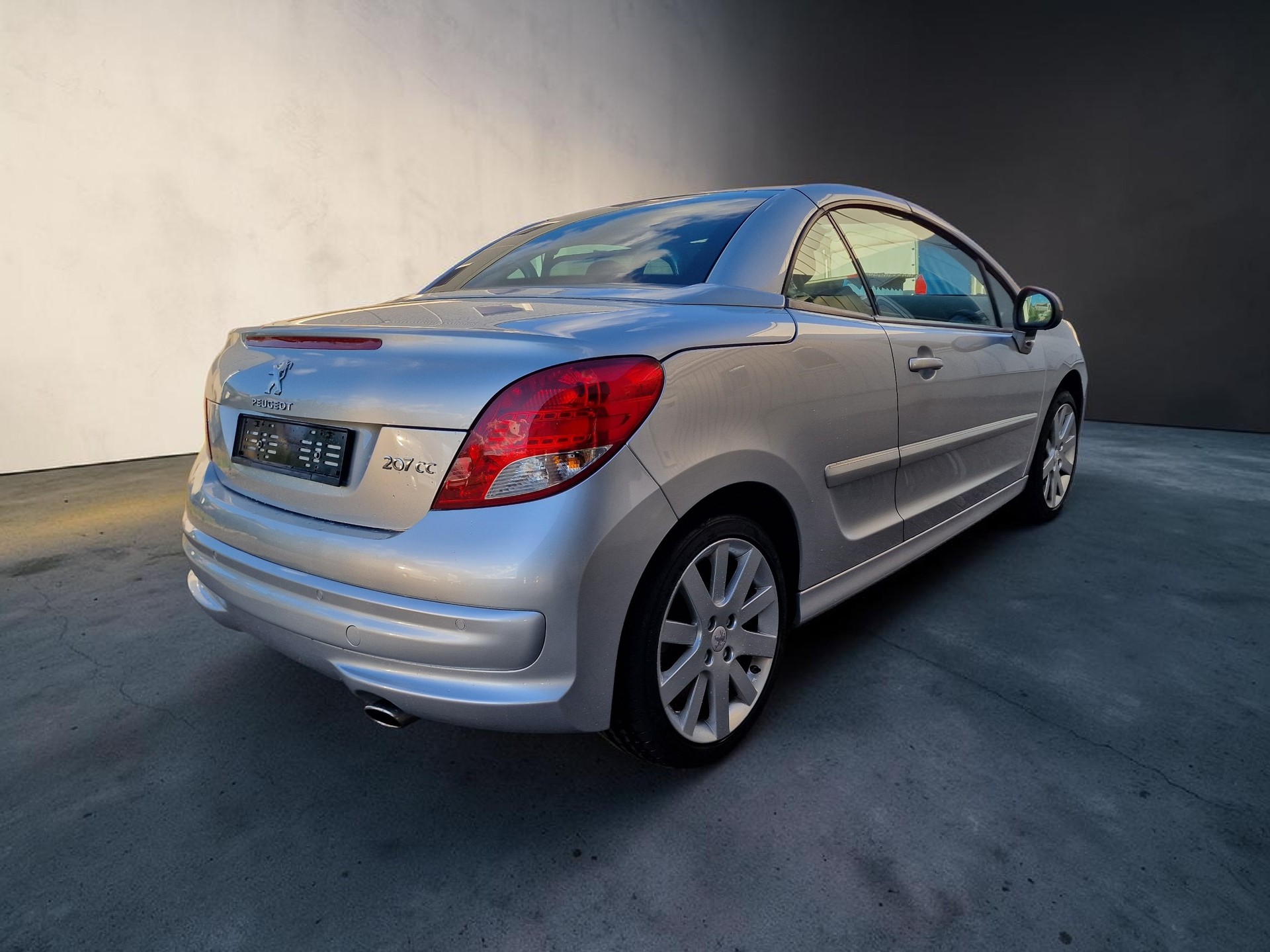 PEUGEOT 207 CC 1.6 16V Active 12Mt Gara MFK Neu-image-8