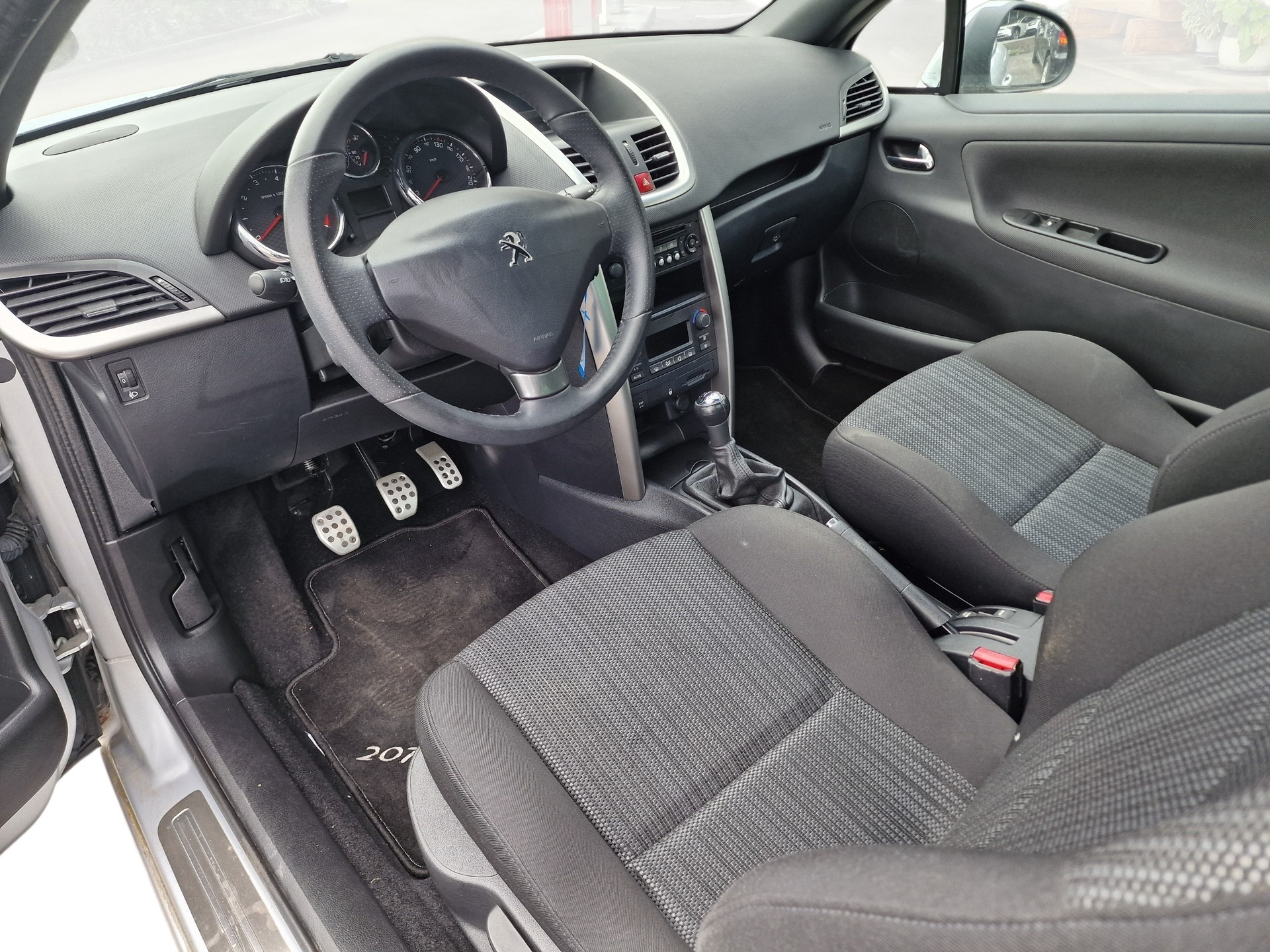 PEUGEOT 207 CC 1.6 16V Active 12Mt Gara MFK Neu-image-9