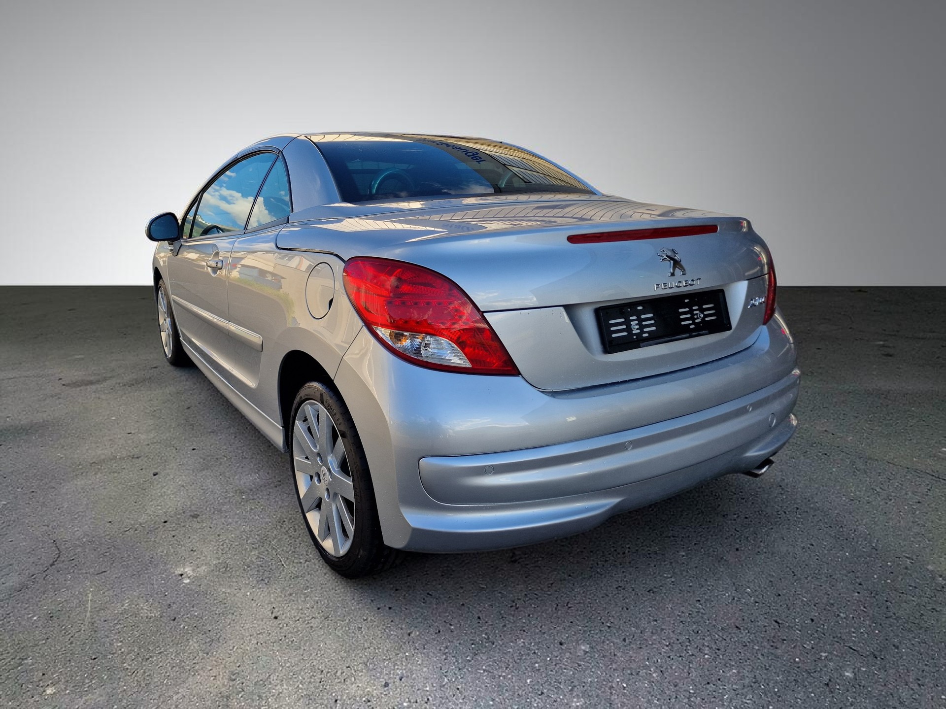 PEUGEOT 207 CC 1.6 16V Active 12Mt Gara MFK Neu-image-5