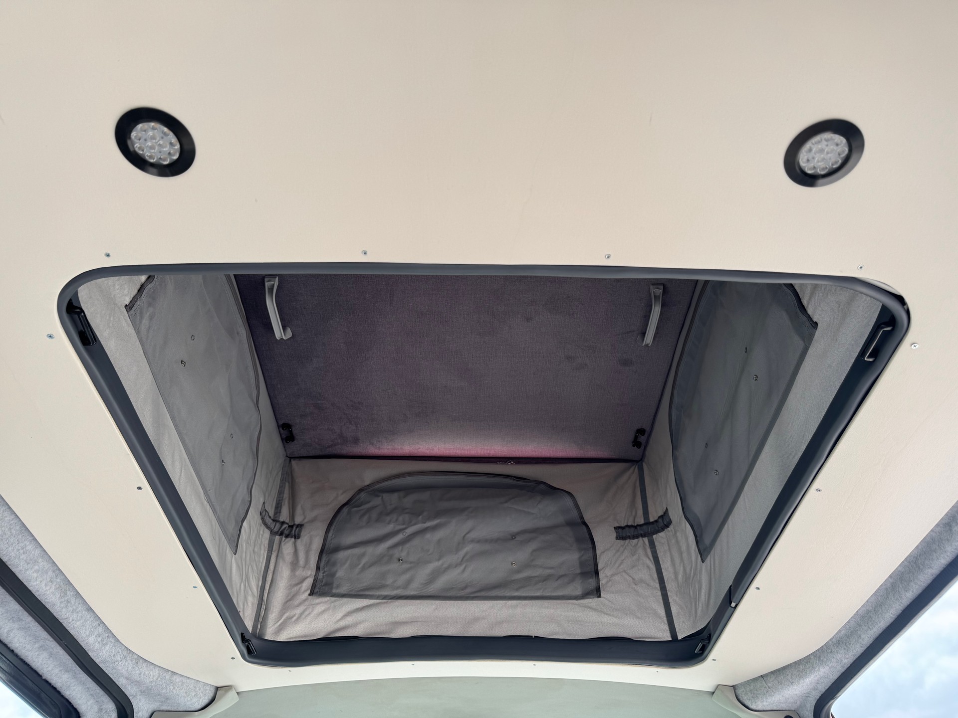 VW T5 Saranda Beach-image-15