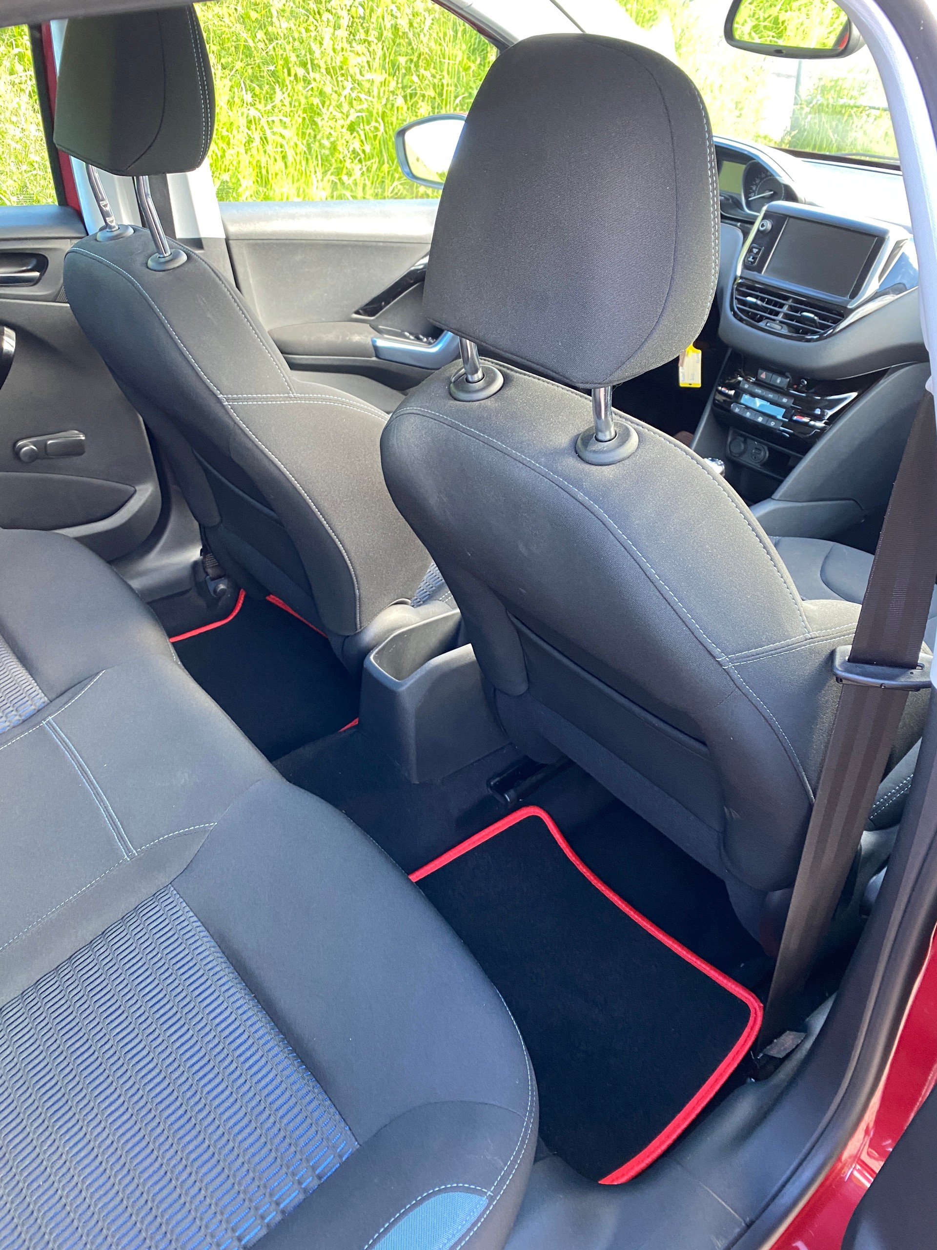 PEUGEOT 208 1.6 e-HDI Allure EGS6-image-7