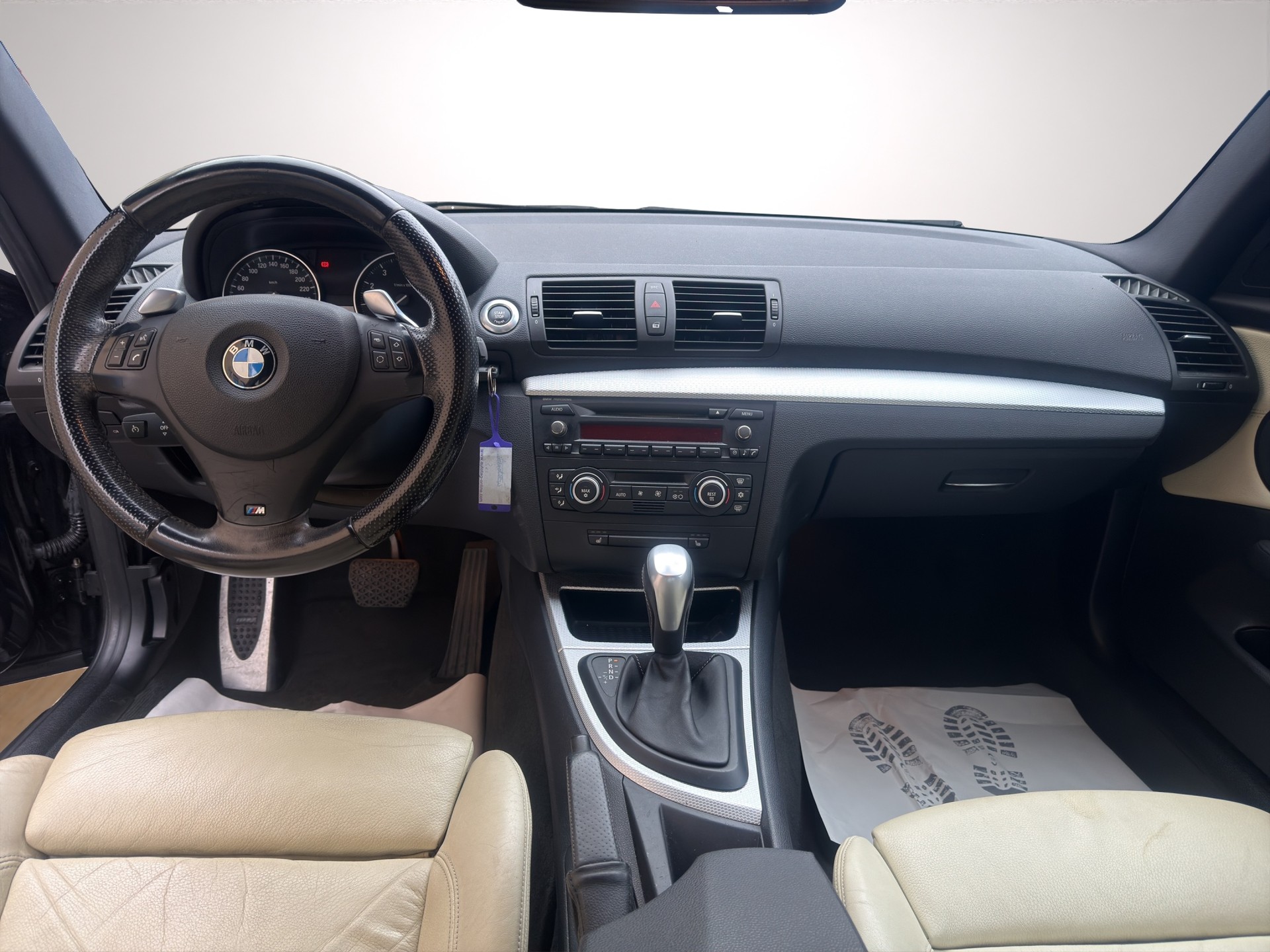 BMW 135i Coupé Steptronic-image-11