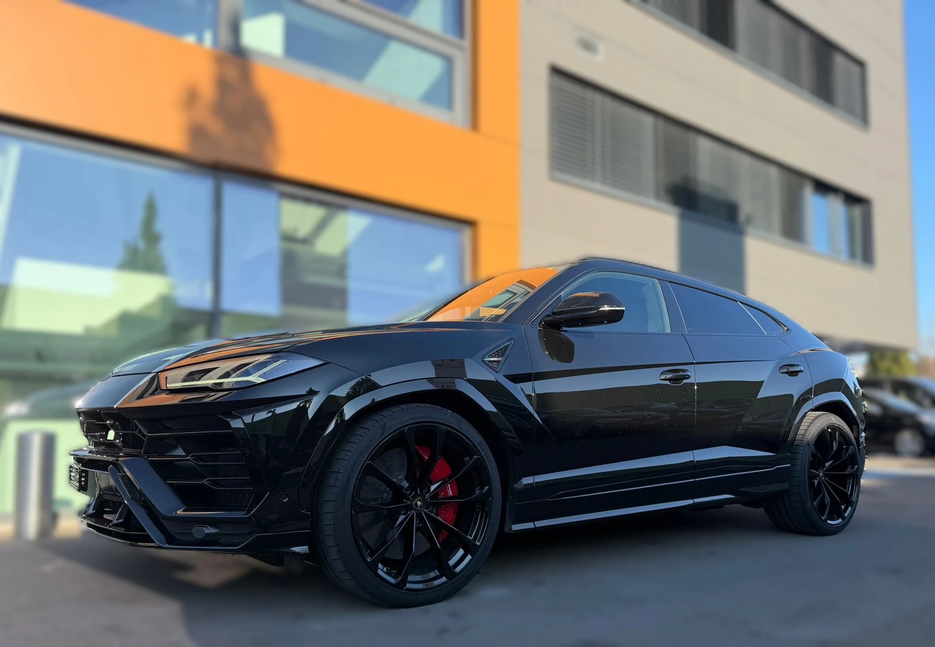 LAMBORGHINI Urus 4.0-showroom-element-2