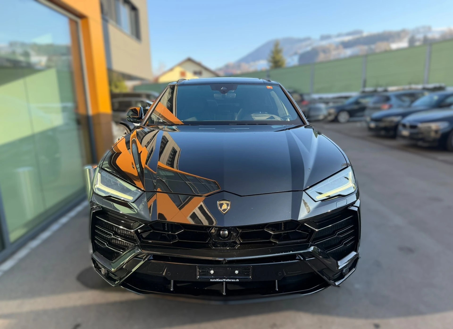 LAMBORGHINI Urus 4.0-showroom-element-3