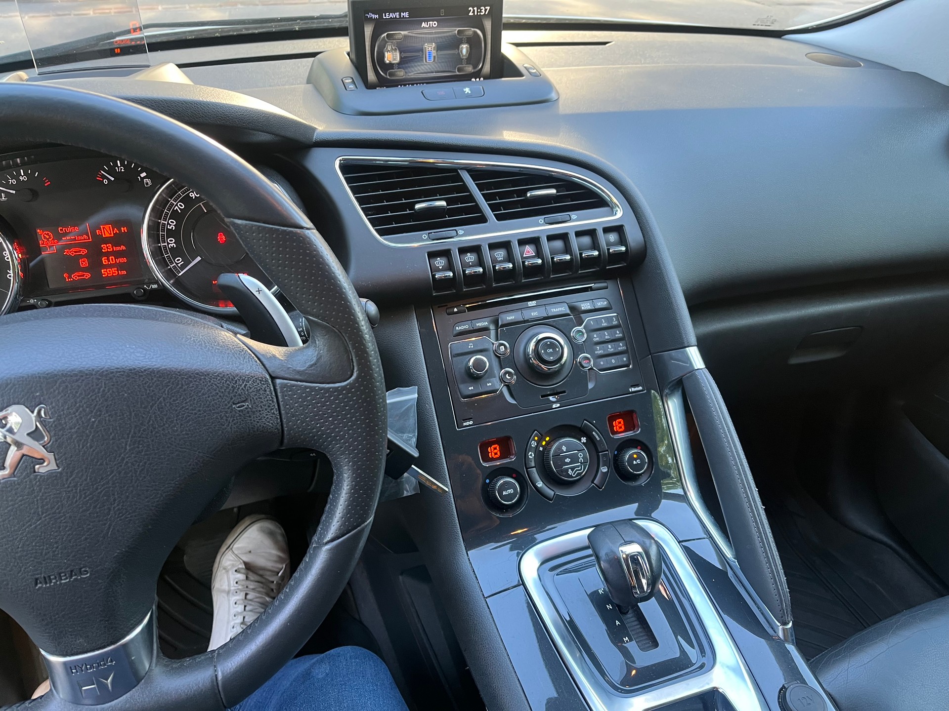 PEUGEOT 3008 HYbrid4 2.0 HDI EGS6-image-11