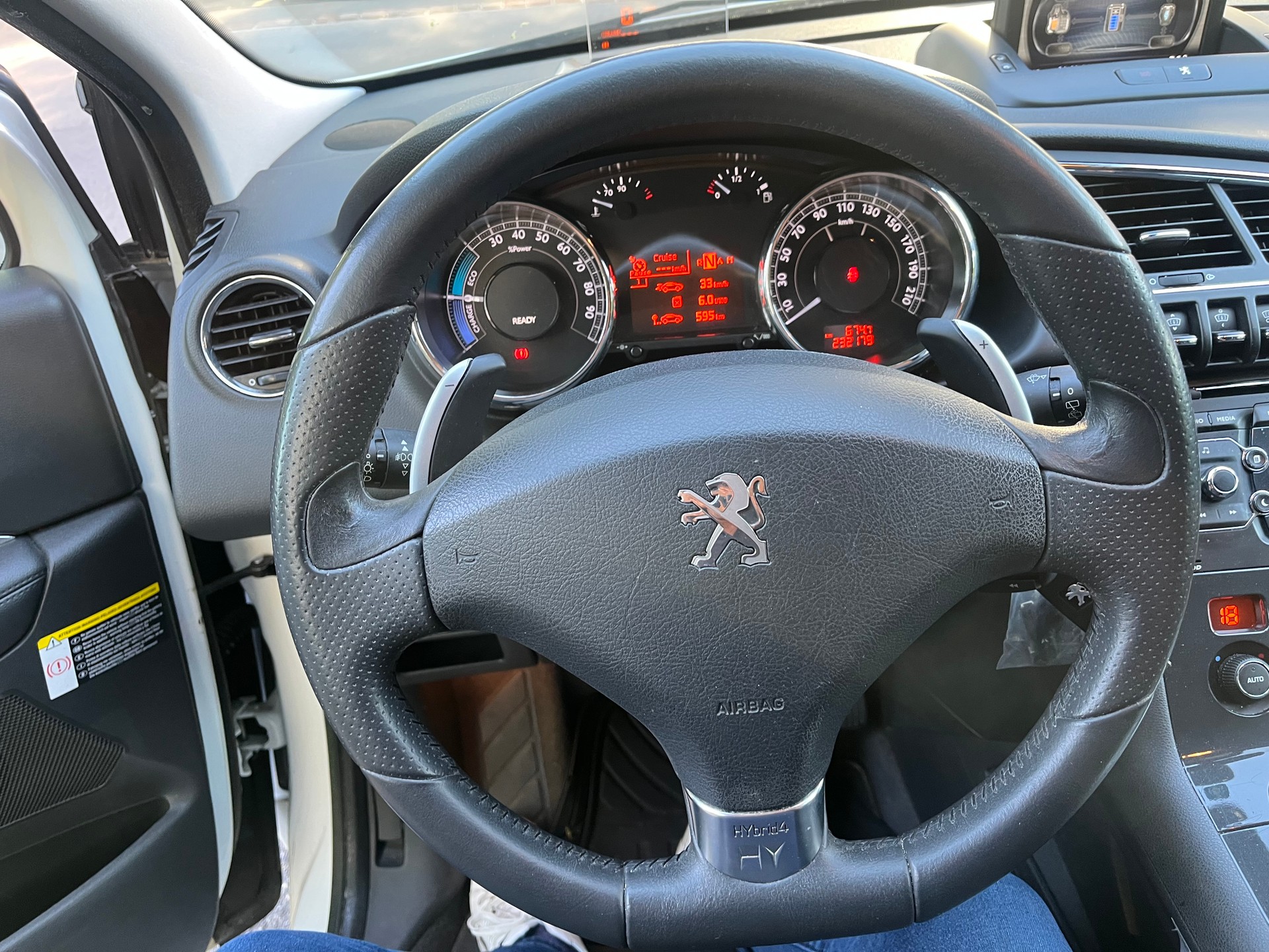 PEUGEOT 3008 HYbrid4 2.0 HDI EGS6-image-10