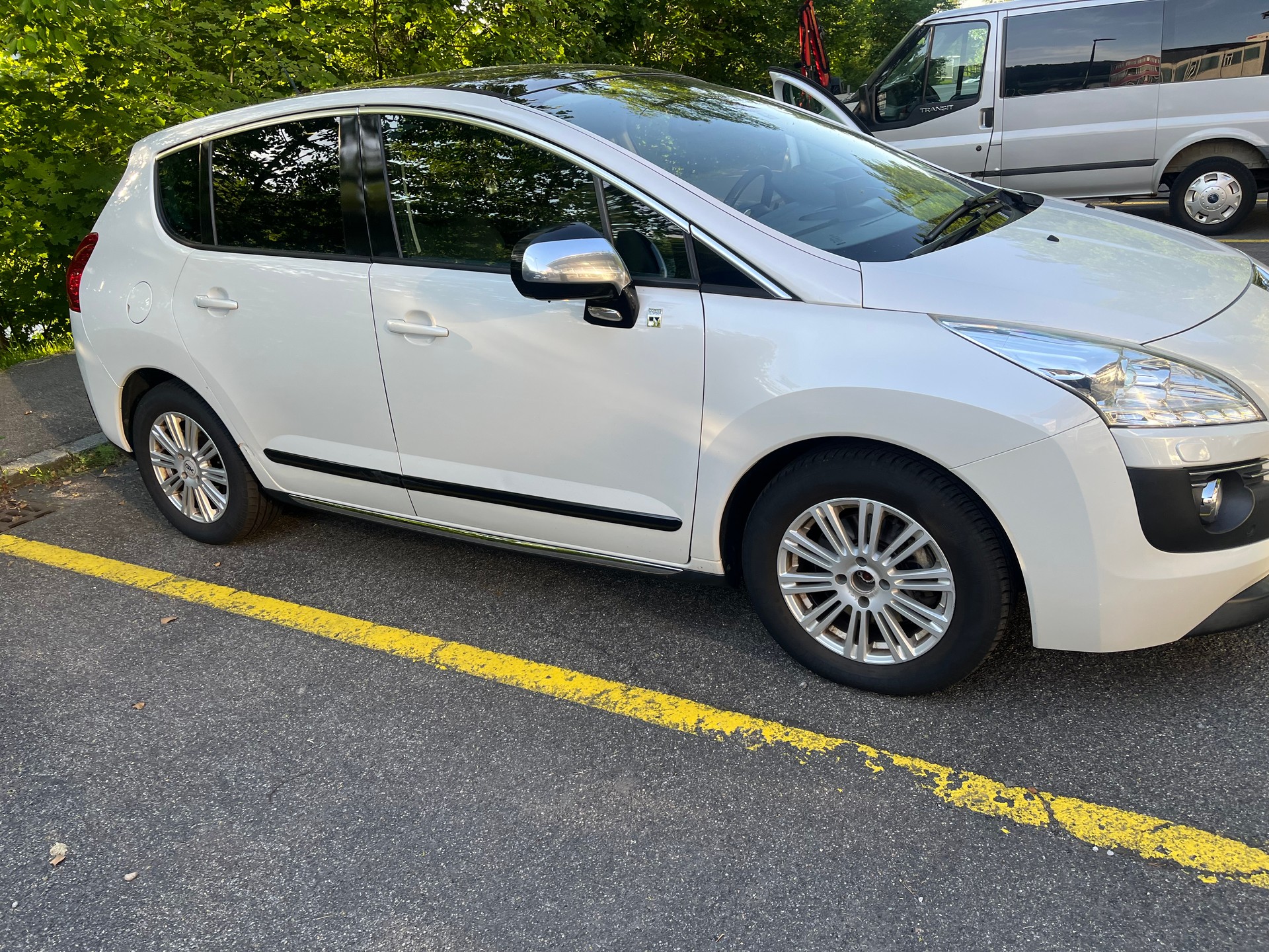 PEUGEOT 3008 HYbrid4 2.0 HDI EGS6-image-1