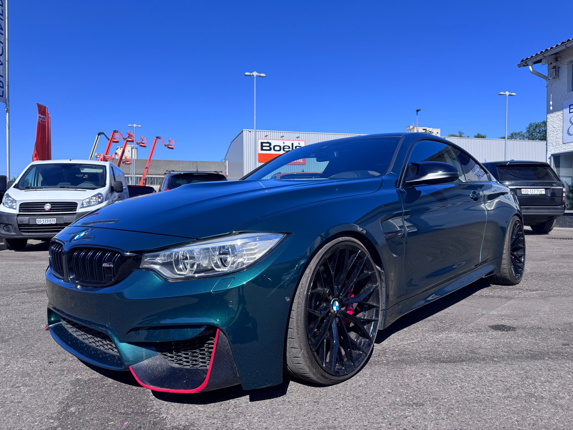BMW M4 Coupé DKG-showroom-element-1