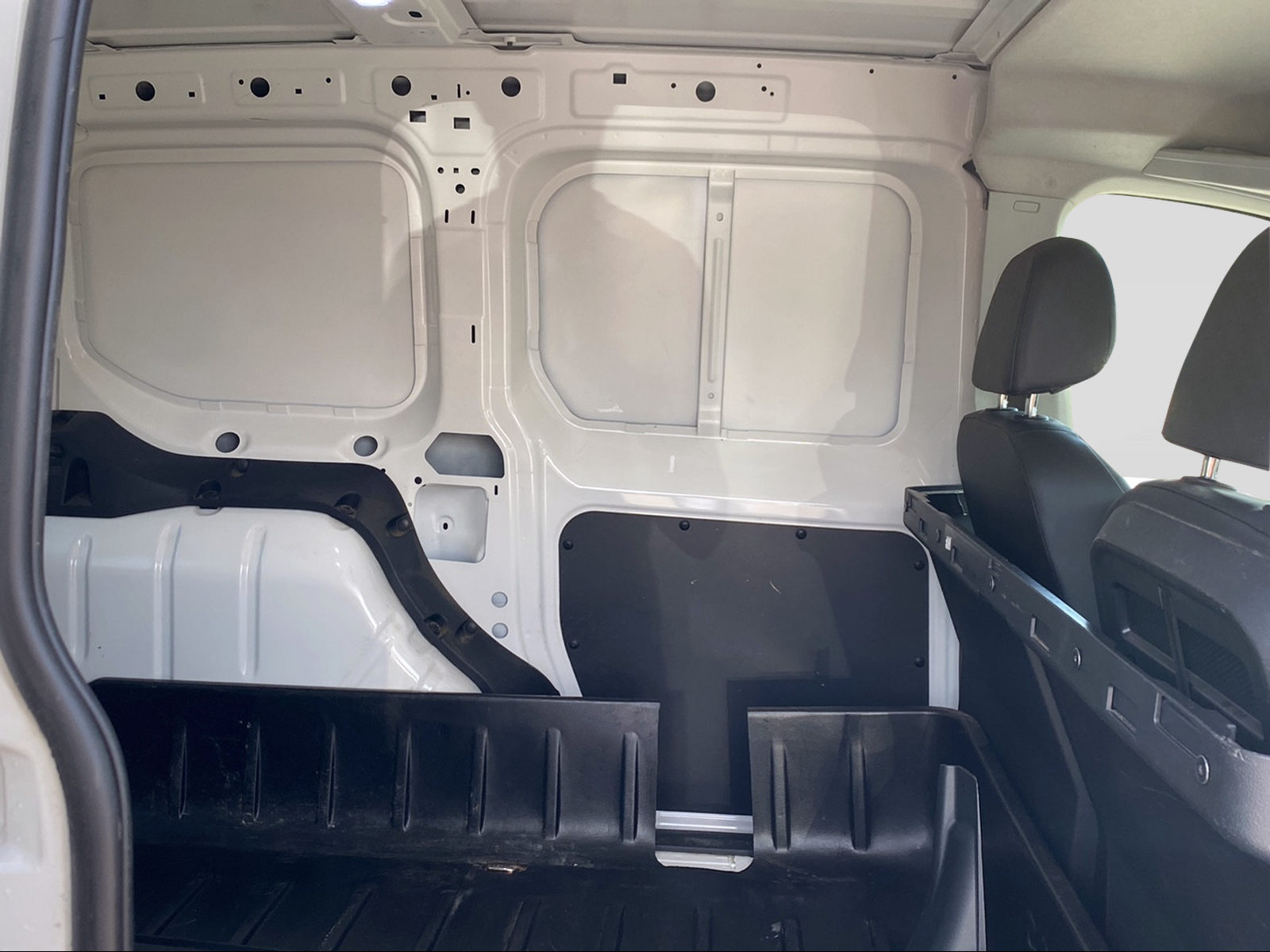 VW Caddy Cargo 2.0TDI Entry-image-7