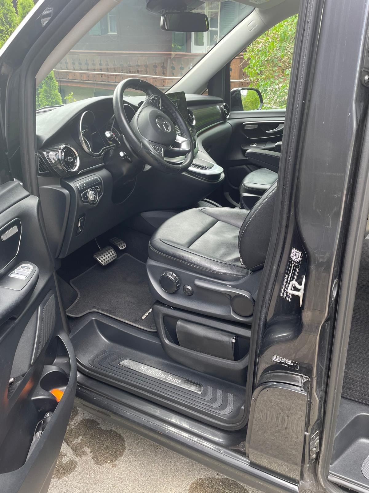 MERCEDES-BENZ V300 lang 4MATIC-image-4