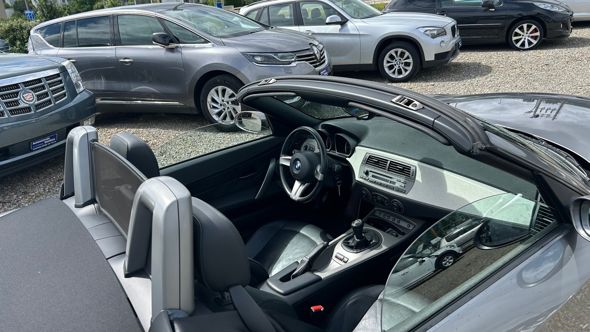 BMW Z4 2.5i Roadster-image-13