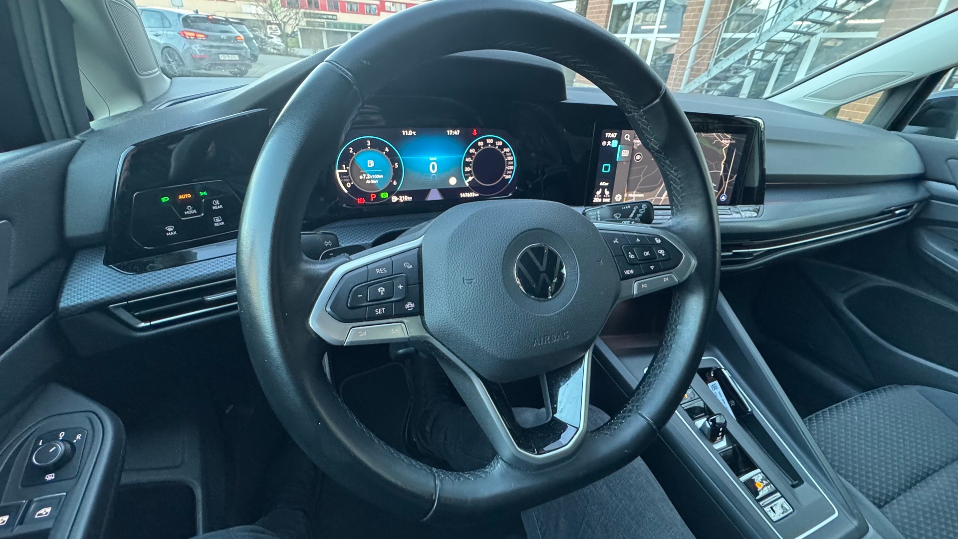 VW Golf 2.0 TDI Style DSG-image-11