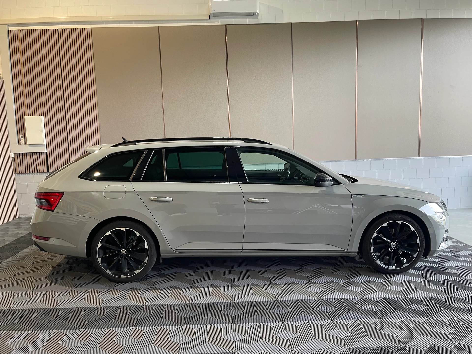 SKODA Superb Combi 2.0 TDi SportLine 4x4 DSG-image-5