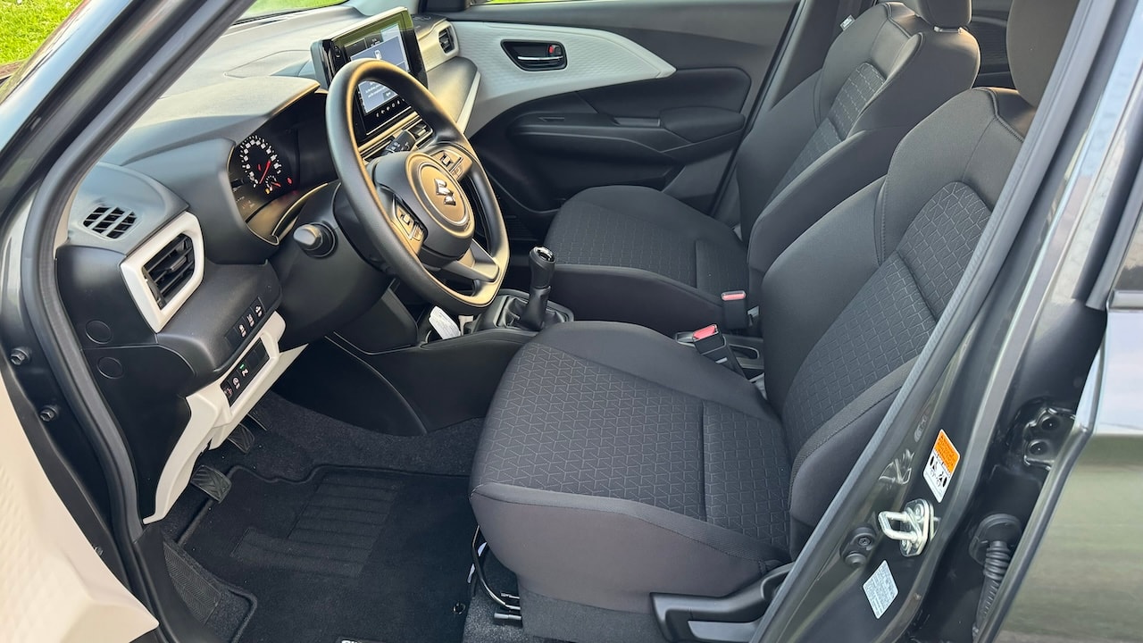 SUZUKI NEW SWIFT 1.2 COMPACT HYBRID 4X4-image-16