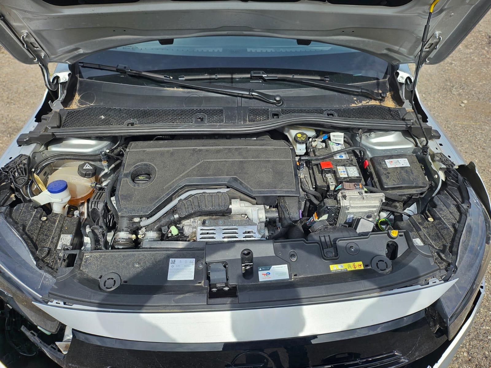 OPEL Corsa 1.2 MHEV GS Celebration BESCHADIGT ENDOMMAGE-image-12