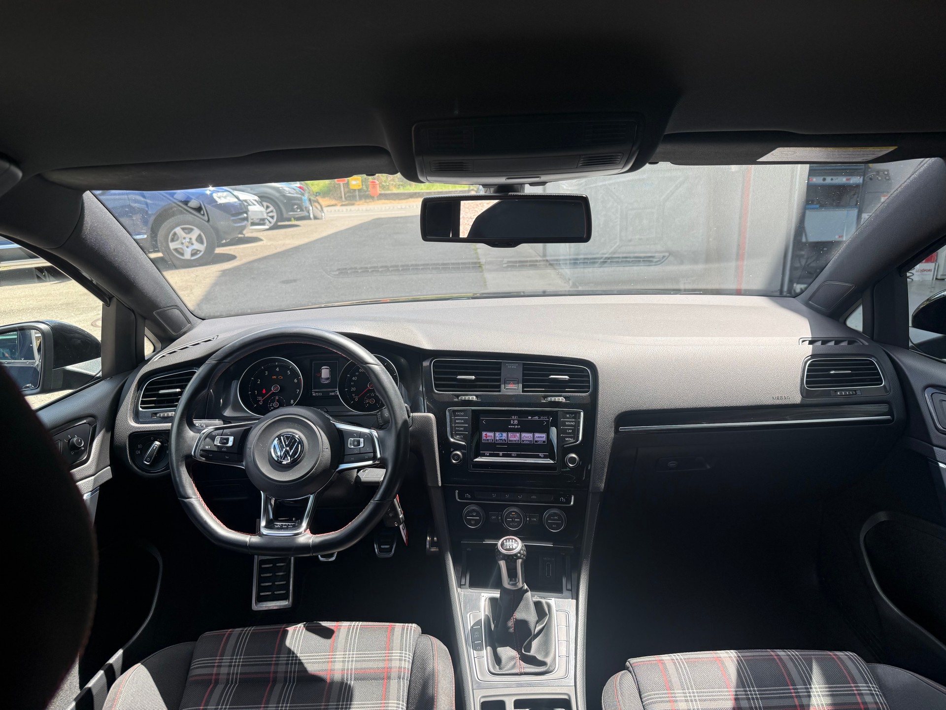 VW Golf 2.0 TSI GTI-image-9