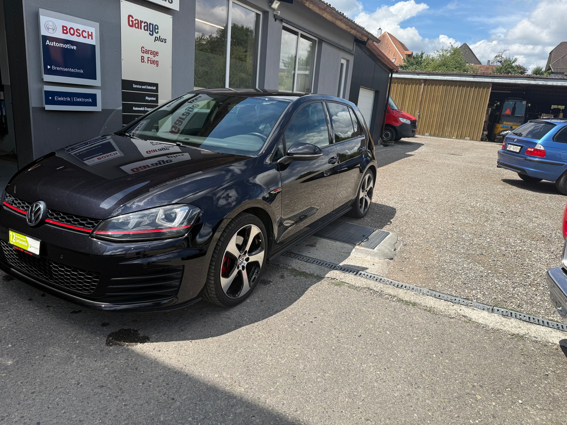 VW Golf 2.0 TSI GTI-showroom-element-3