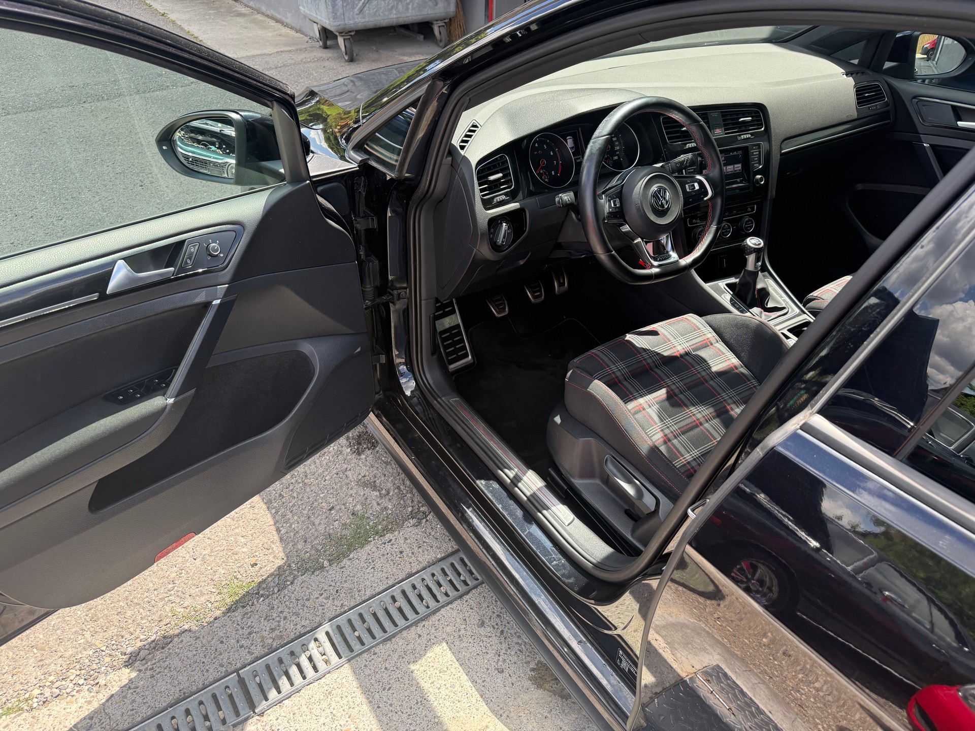 VW Golf 2.0 TSI GTI-image-8