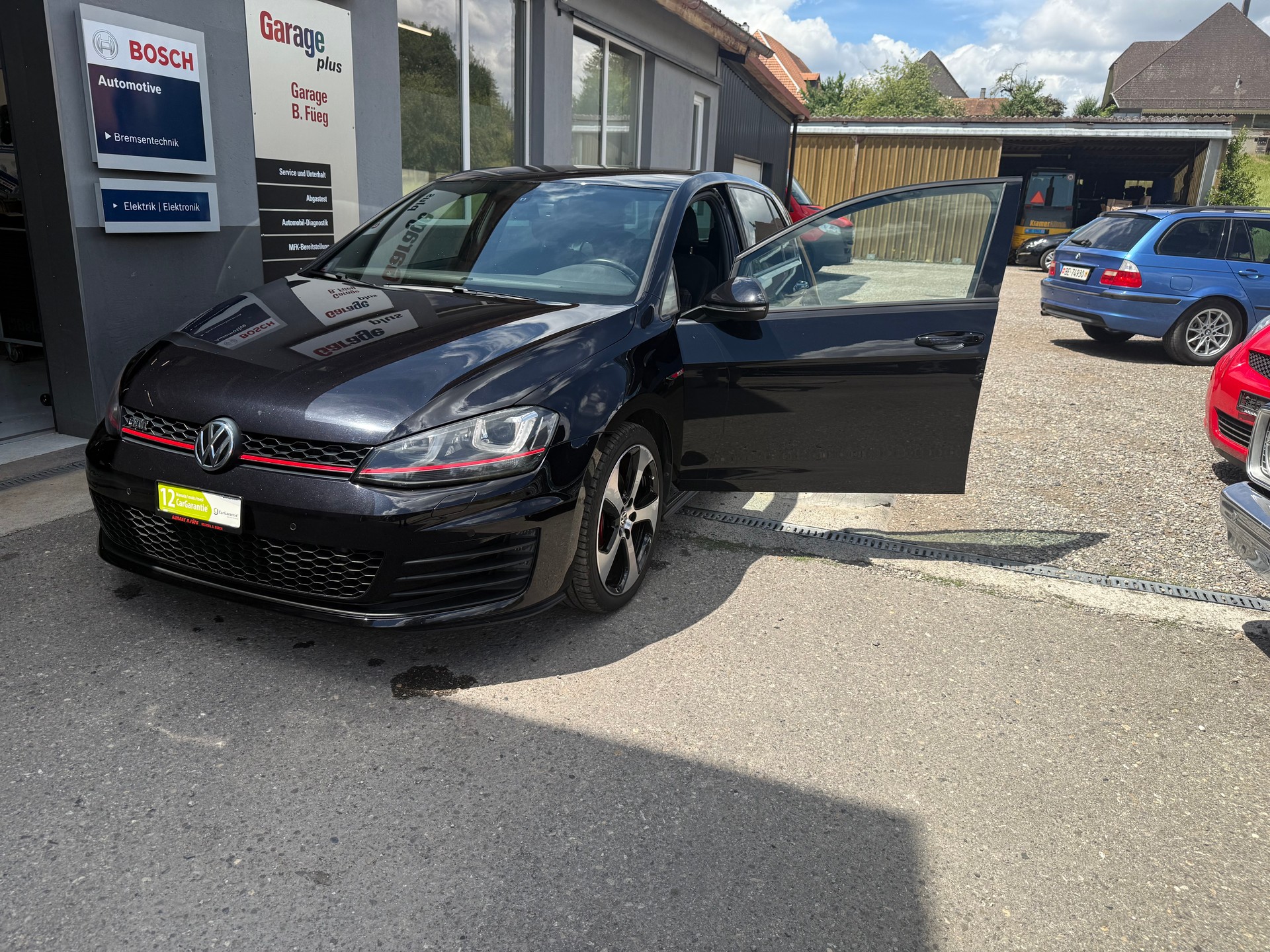 VW Golf 2.0 TSI GTI-showroom-element-2