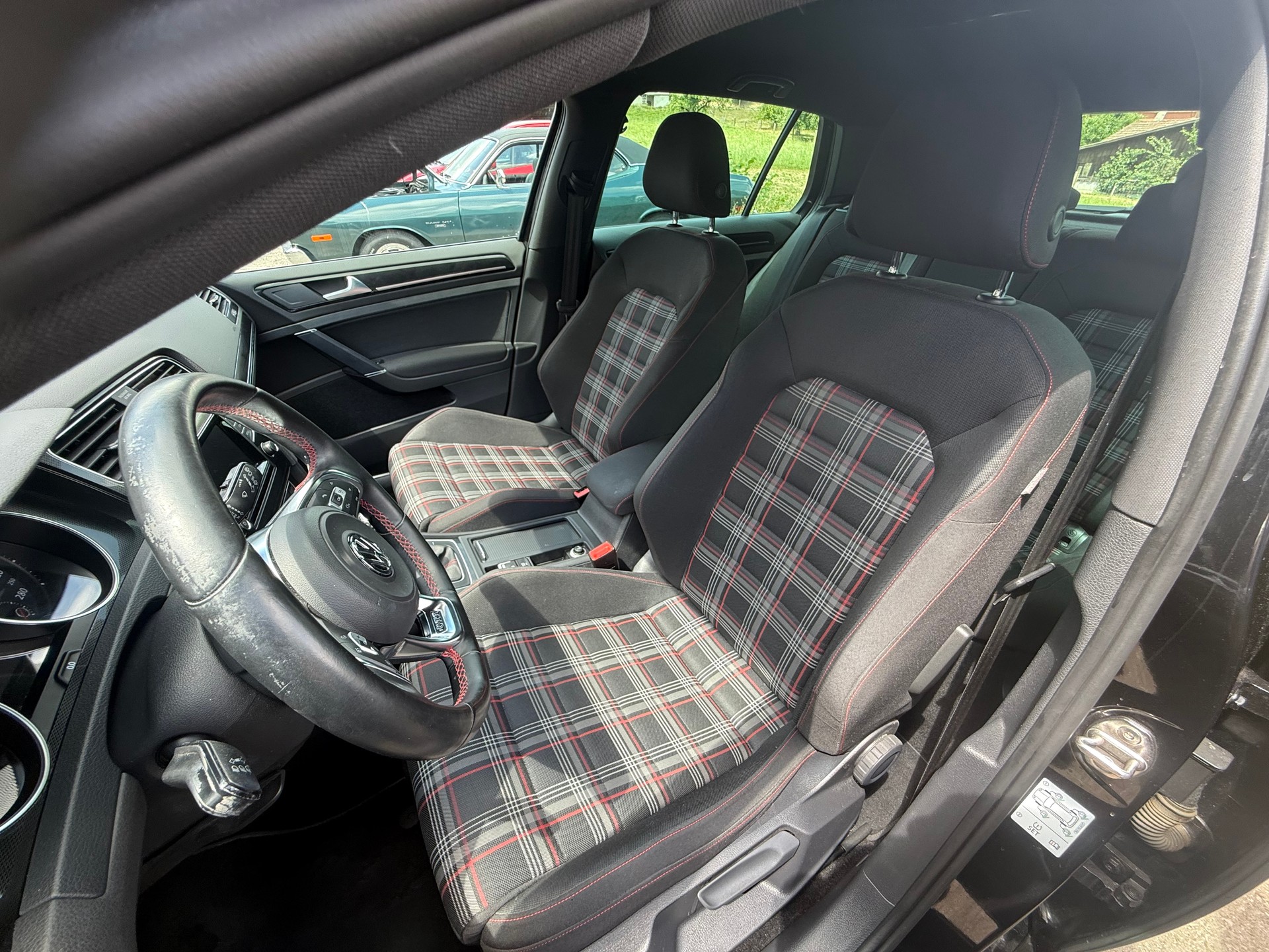 VW Golf 2.0 TSI GTI-image-12