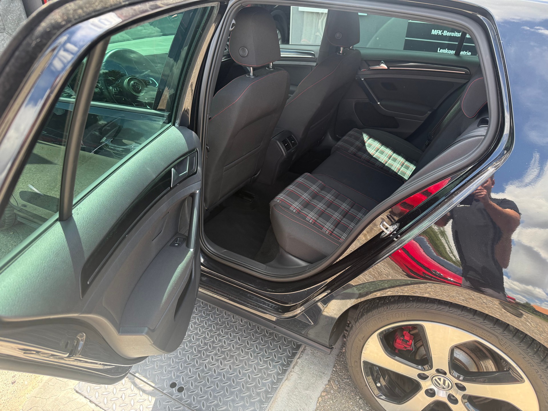 VW Golf 2.0 TSI GTI-image-7