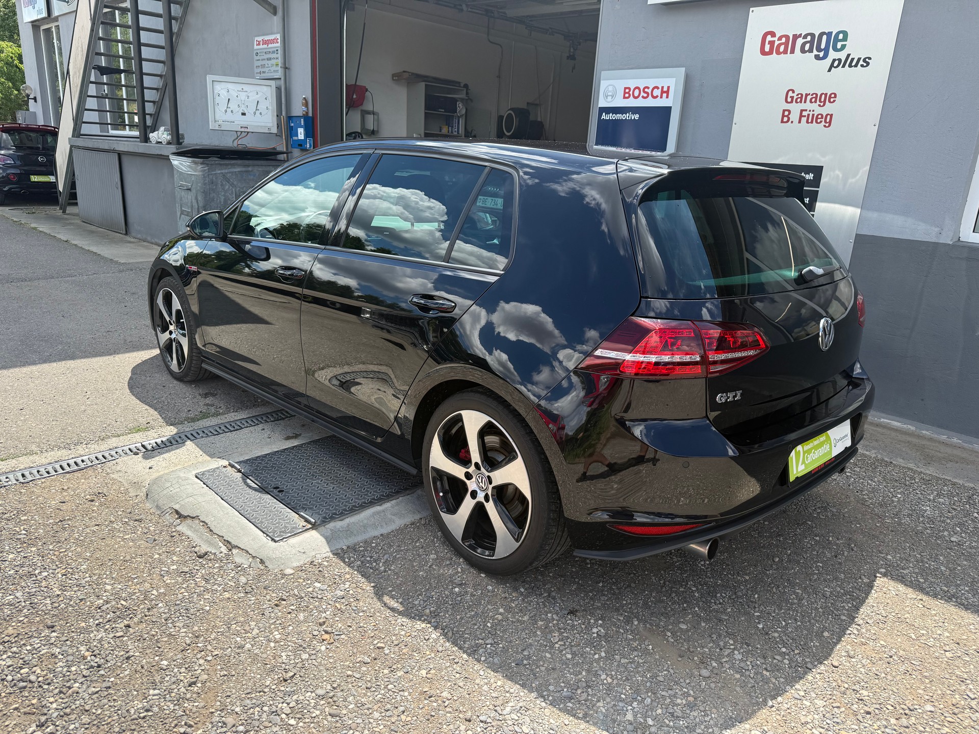 VW Golf 2.0 TSI GTI-image-4