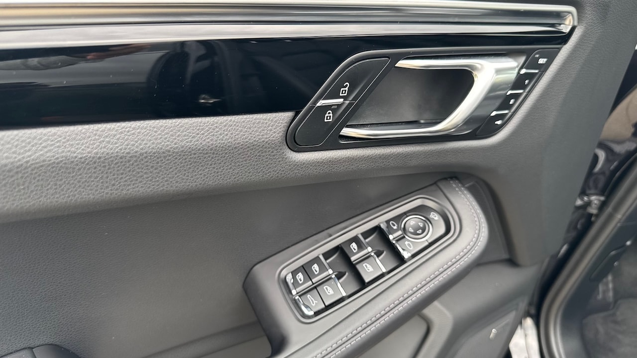 PORSCHE Macan S PDK-image-28