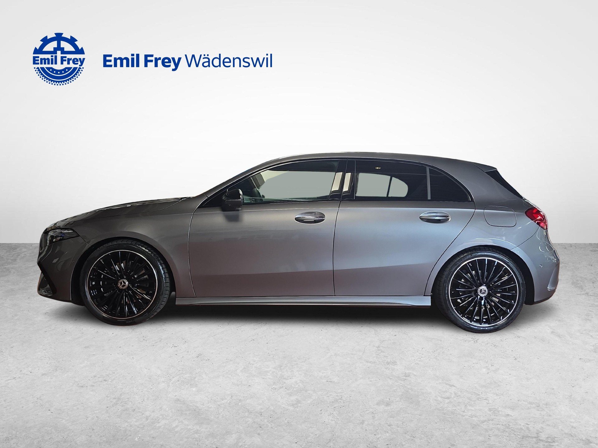 MERCEDES-BENZ A 220 4MATIC AMG Line-showroom-element-1