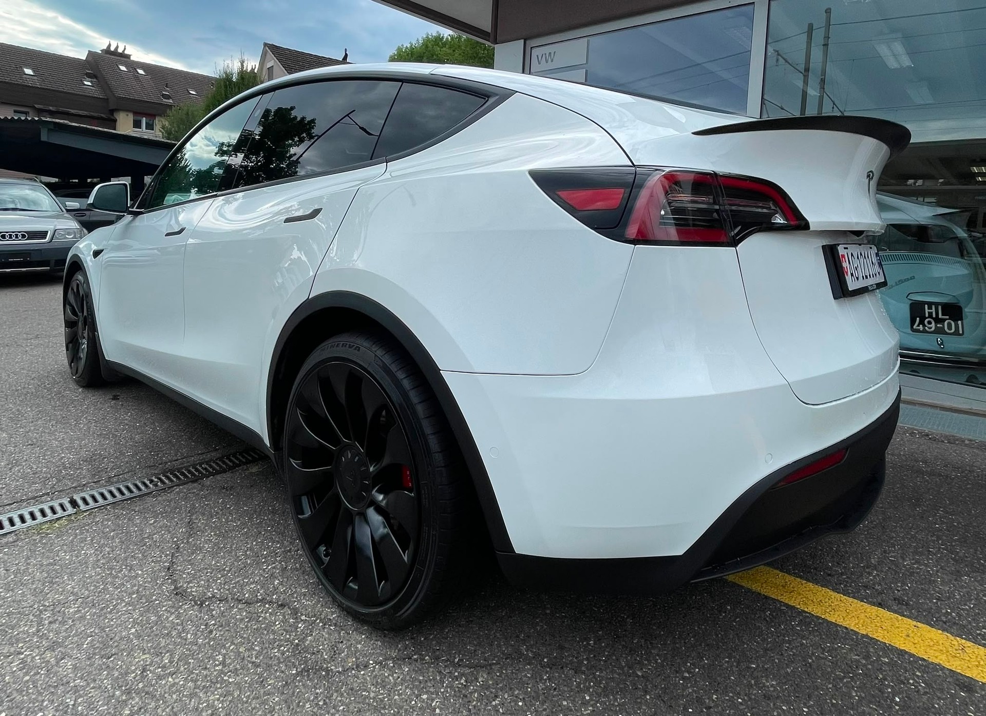 TESLA Model Y Performance SOH 94% 514 km (WLTP) 534PS Made in Berlin Werksgarantie-image-4