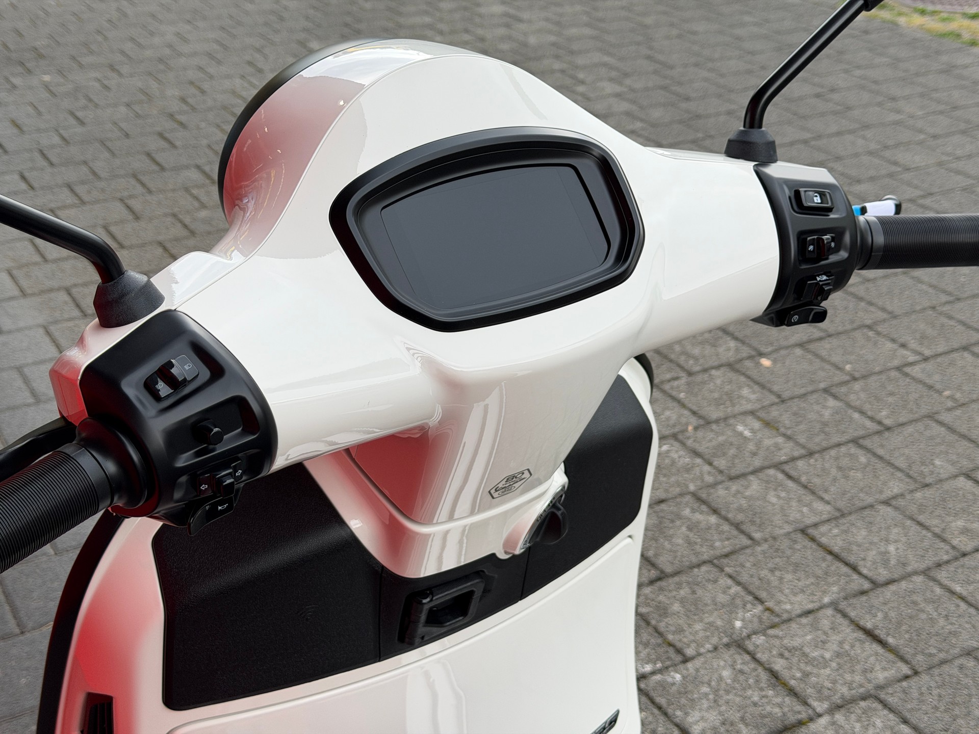 PIAGGIO Vespa GTS 125 Super Sport RST Euro 5+-image-8