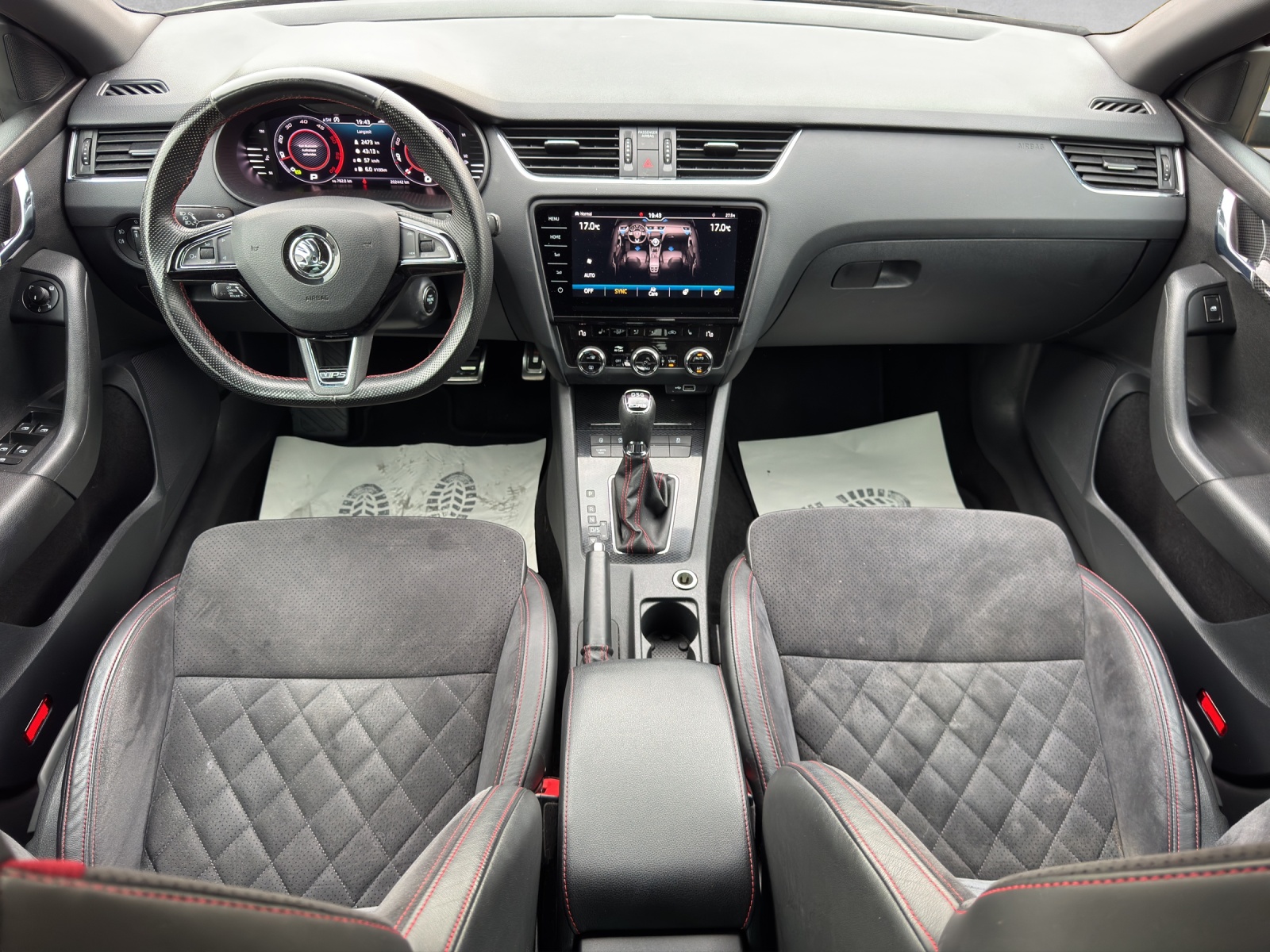 SKODA Octavia Combi 2.0 TDI RS 4x4 DSG-image-10