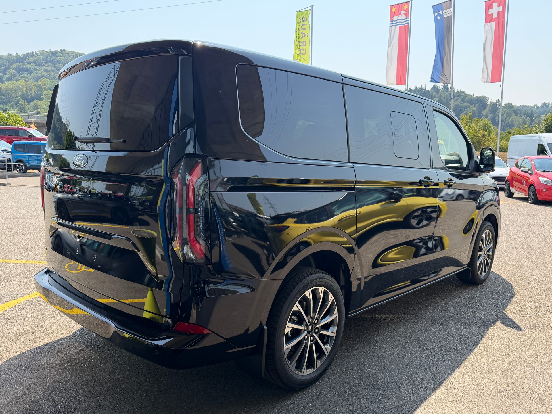 FORD Tourneo Bus 340 L1H1 PHEV Titanium X-image-4