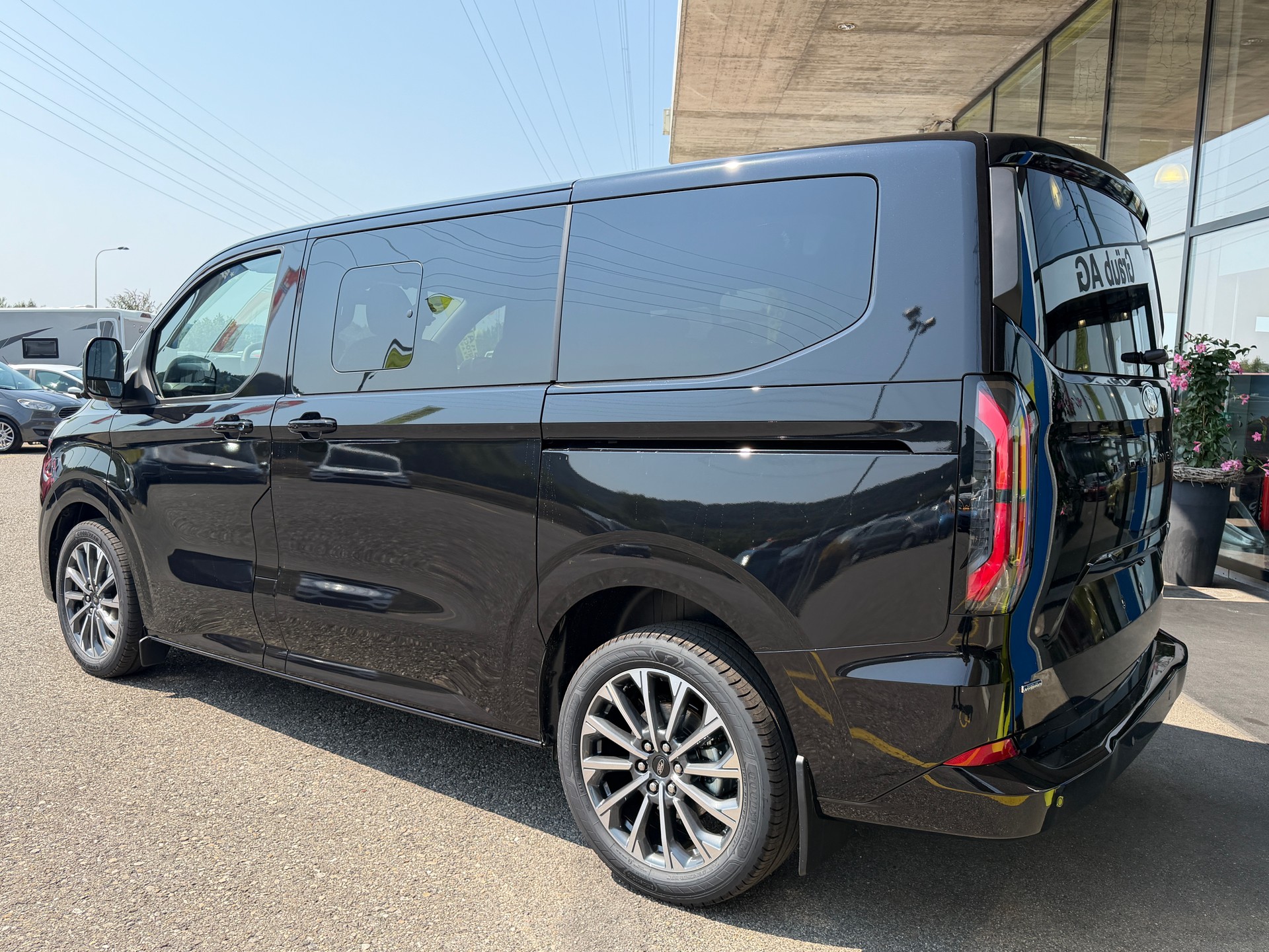 FORD Tourneo Bus 340 L1H1 PHEV Titanium X-showroom-element-3