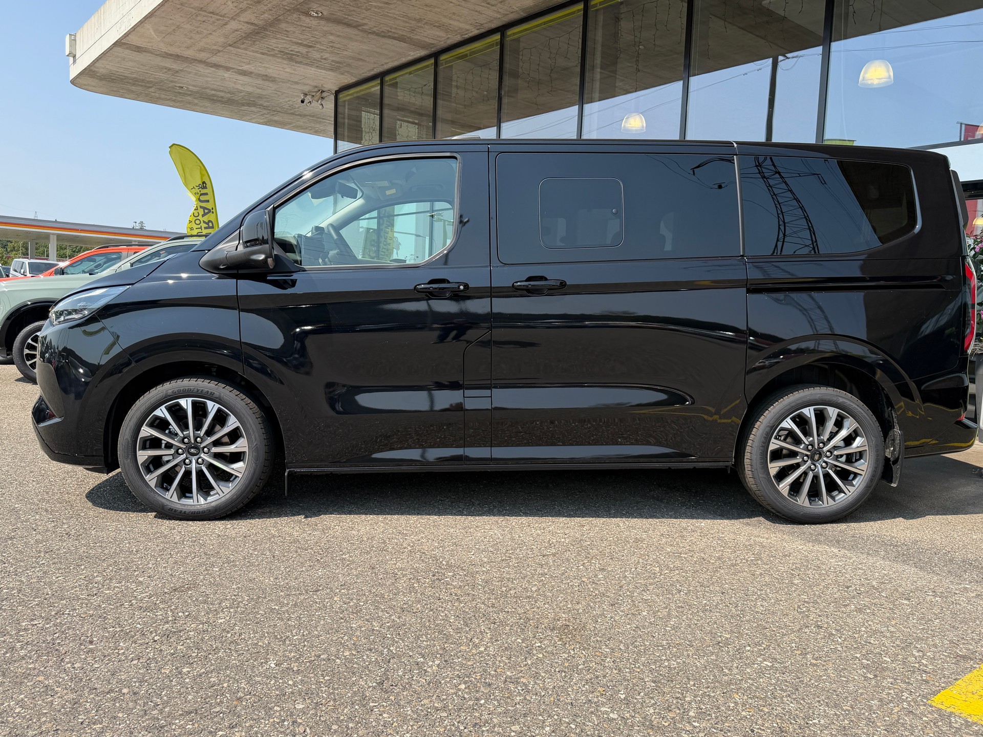 FORD Tourneo Bus 340 L1H1 PHEV Titanium X-showroom-element-2