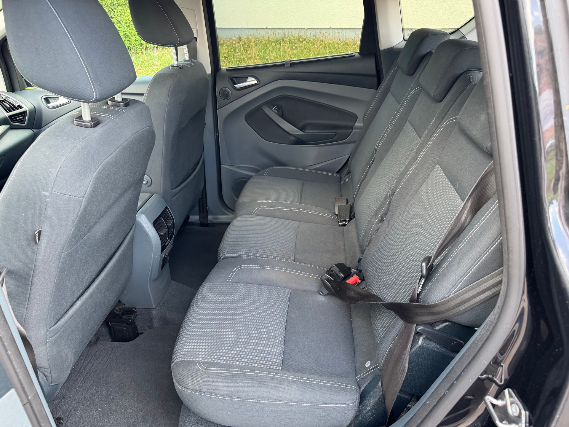 FORD C-Max 2.0 TDCi Titanium-image-9