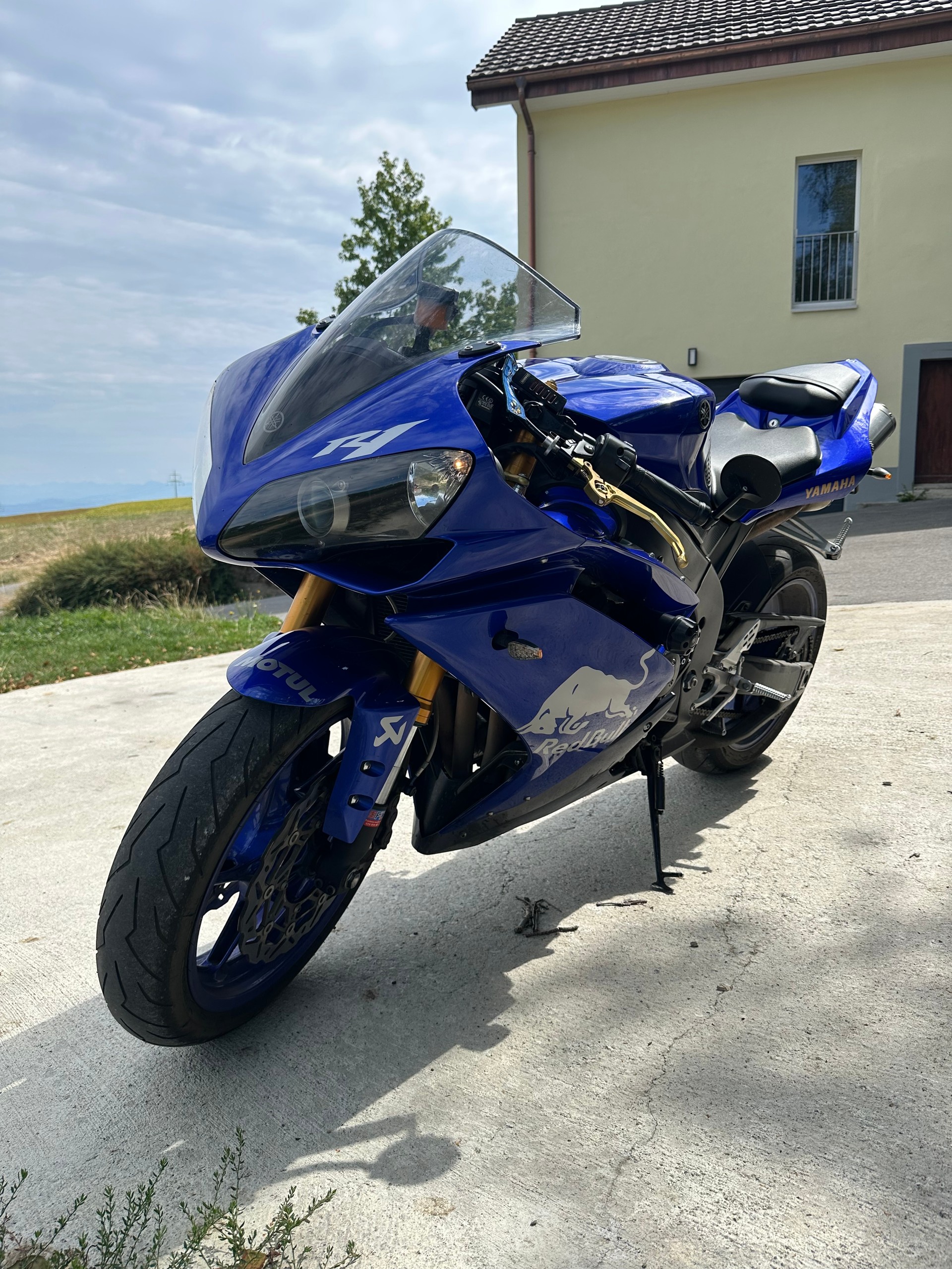 YAMAHA YZF-R1-image-1