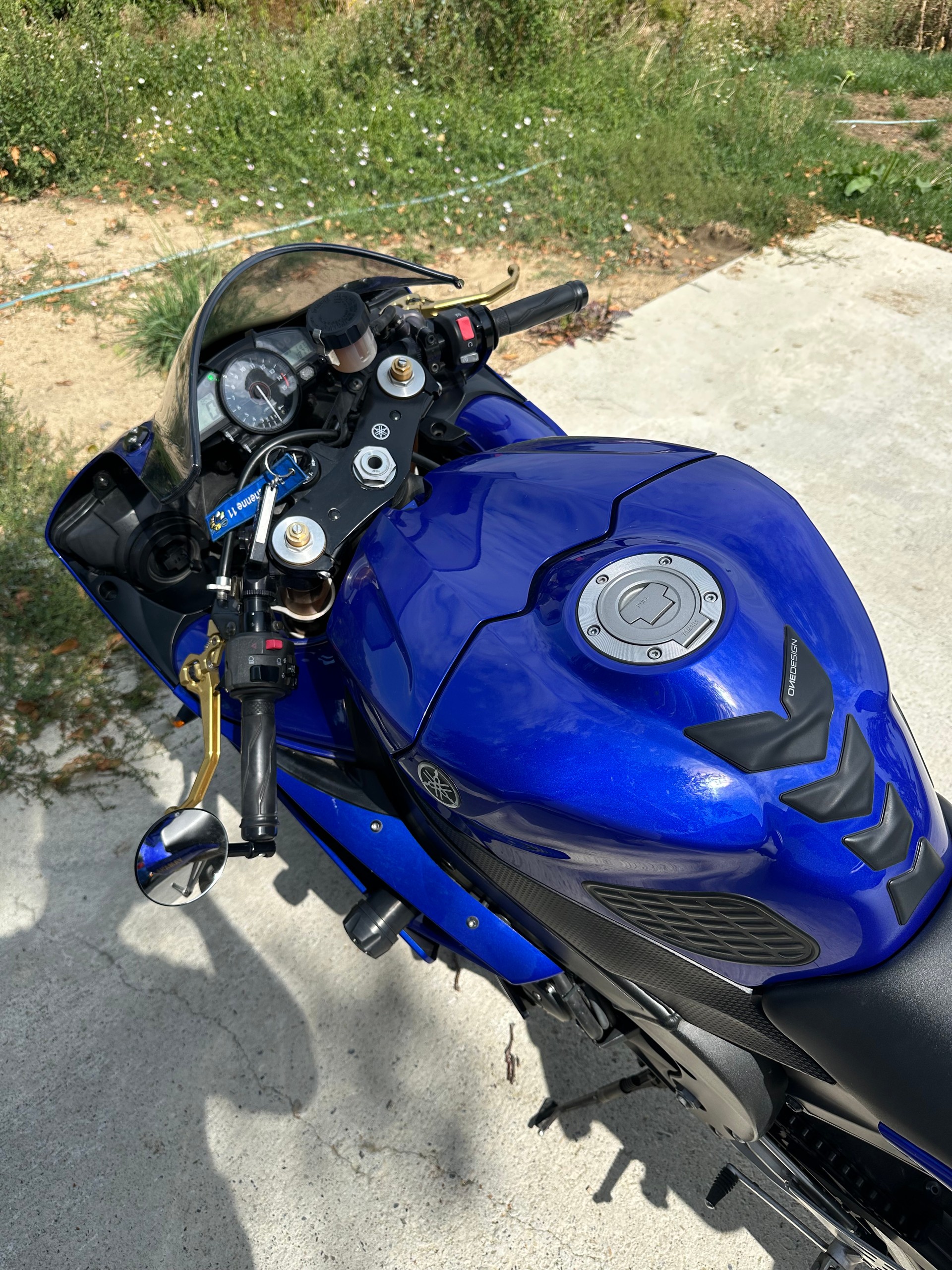 YAMAHA YZF-R1-image-3