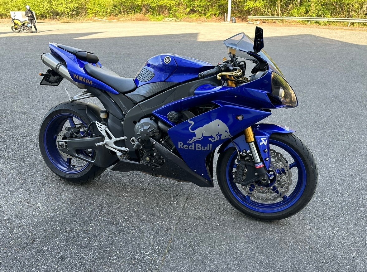 YAMAHA YZF-R1-image-1