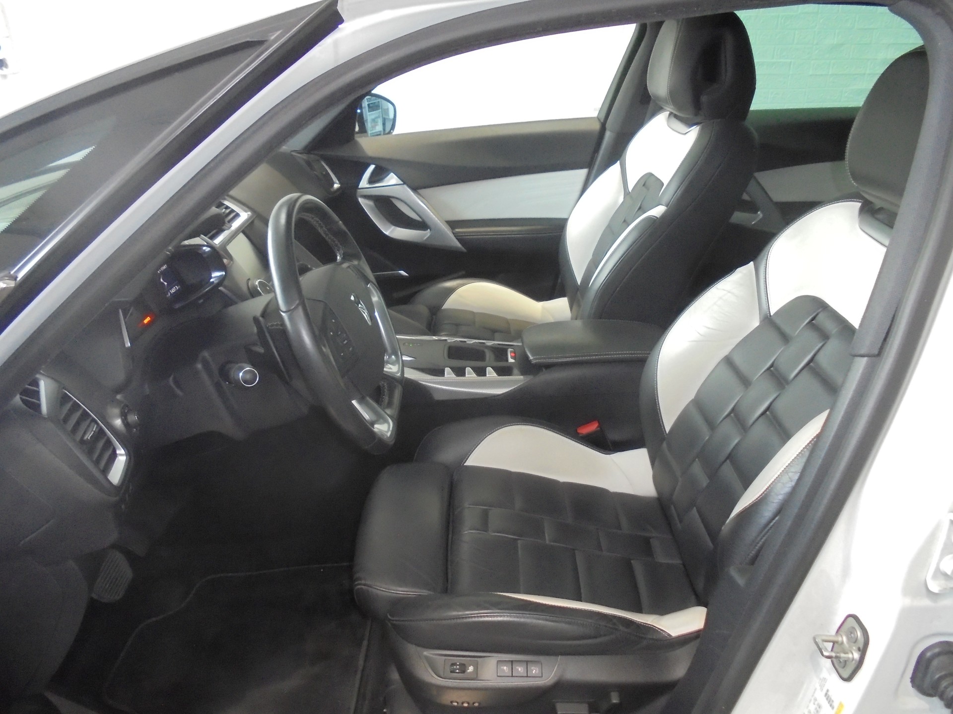 DS AUTOMOBILES DS 5 HYbrid4 200 SO Chic EGS6-image-4