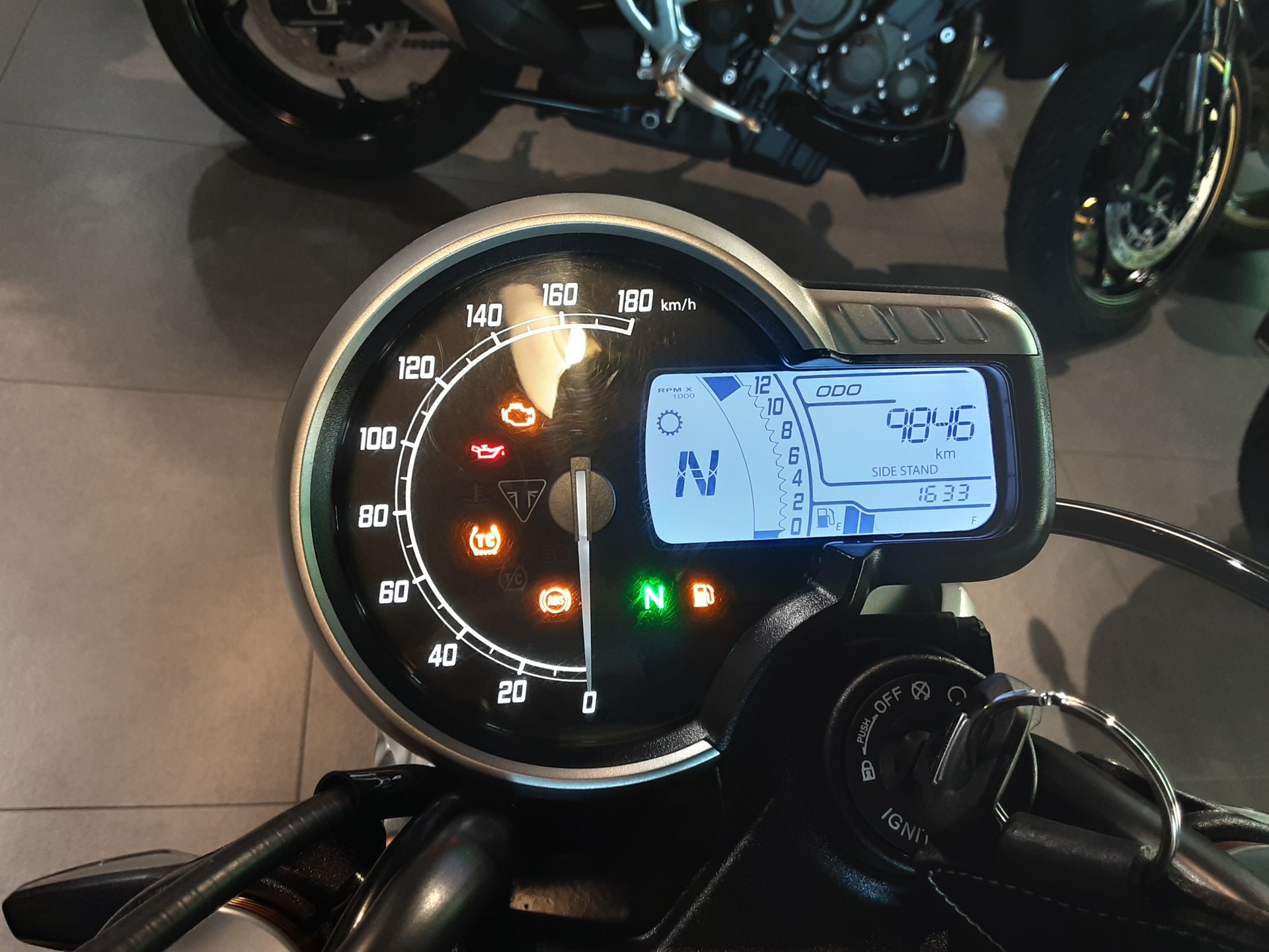 TRIUMPH Speed 400-image-6