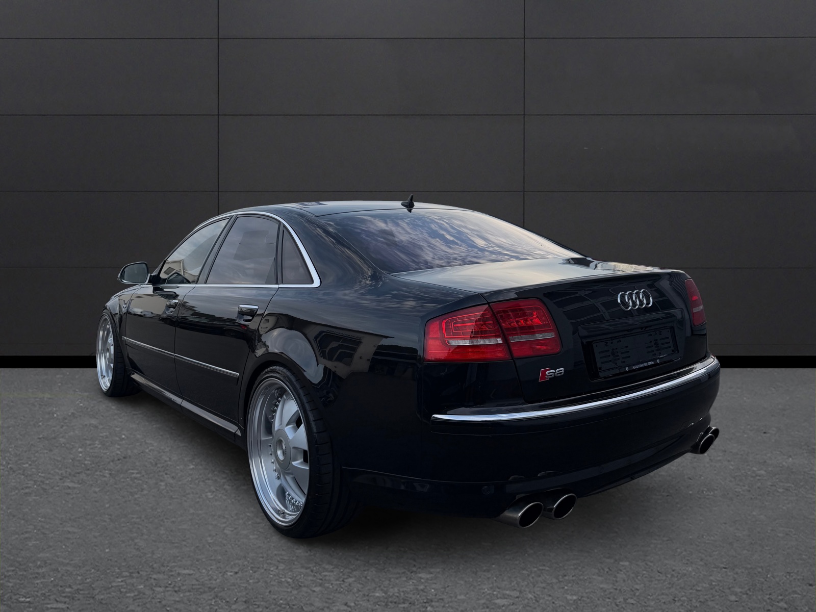 AUDI S8 5.2 V10 Quattro Tiptronic-showroom-element-3