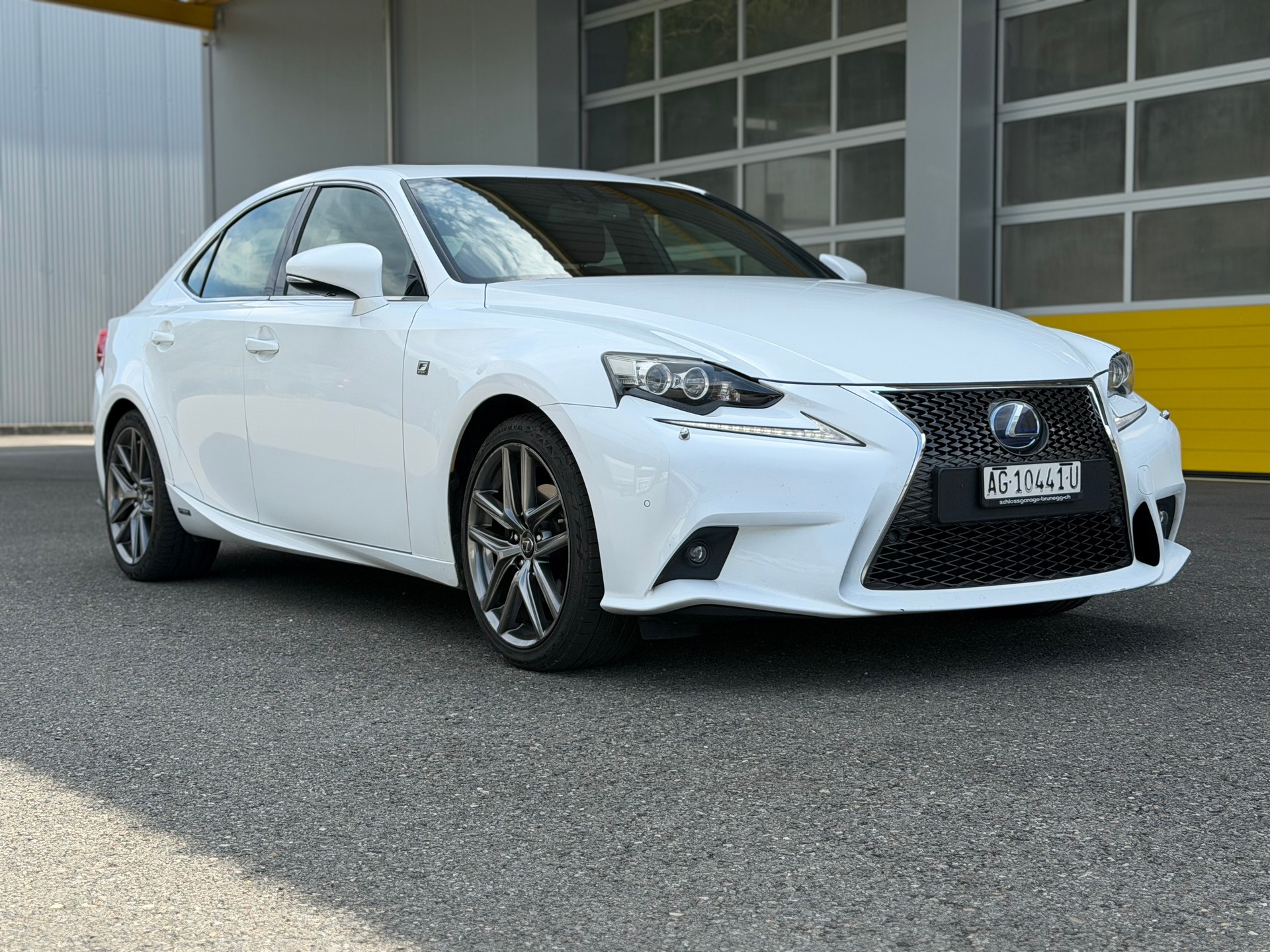 LEXUS IS 300h F-Sport Automatic-image-2