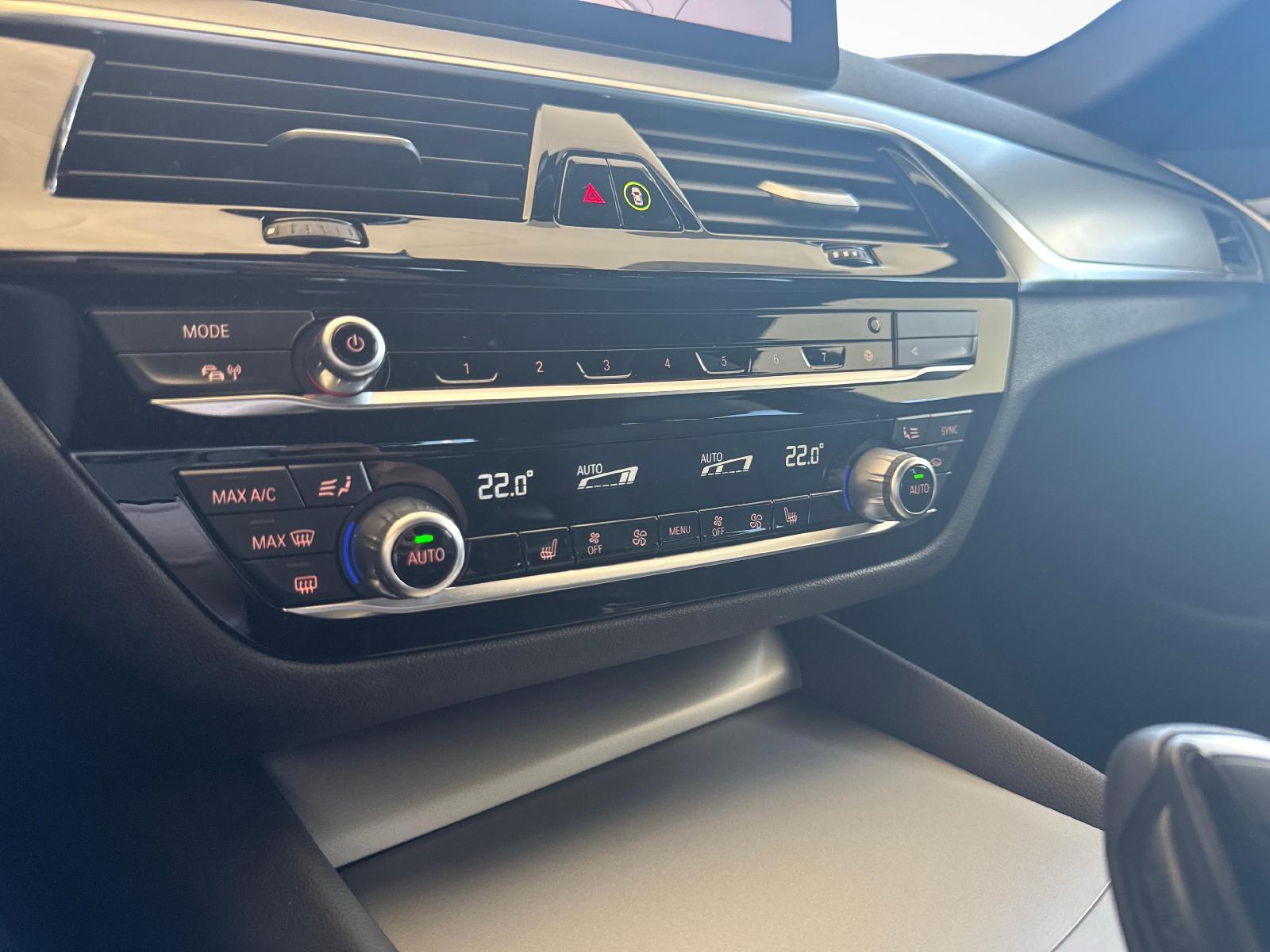 BMW 520d xDrive Touring-image-16