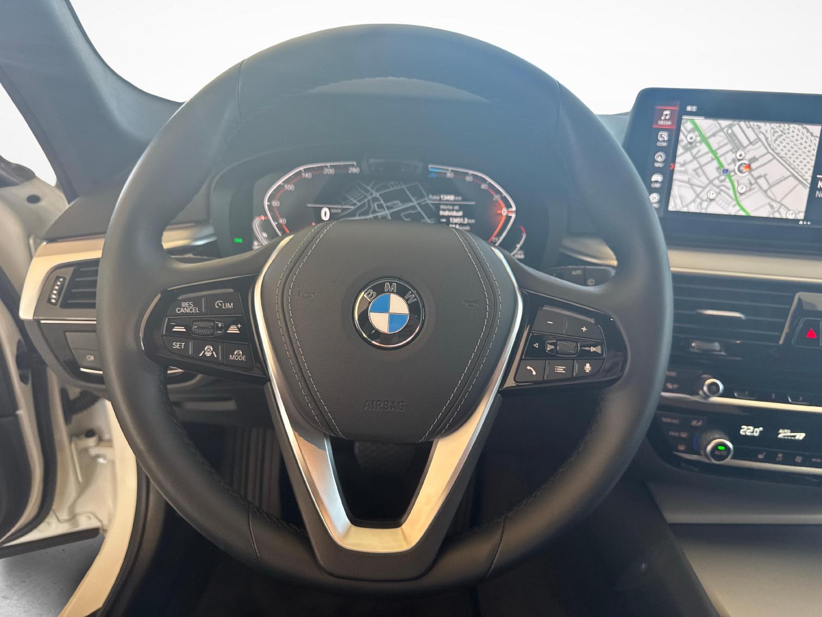 BMW 520d xDrive Touring-image-13