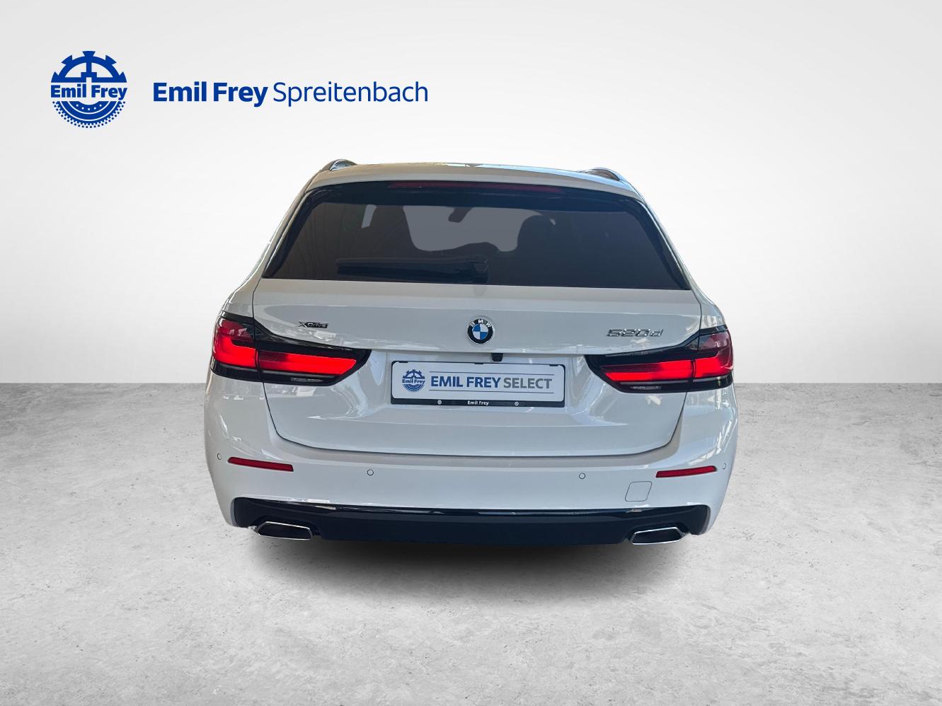 BMW 520d xDrive Touring-showroom-element-3