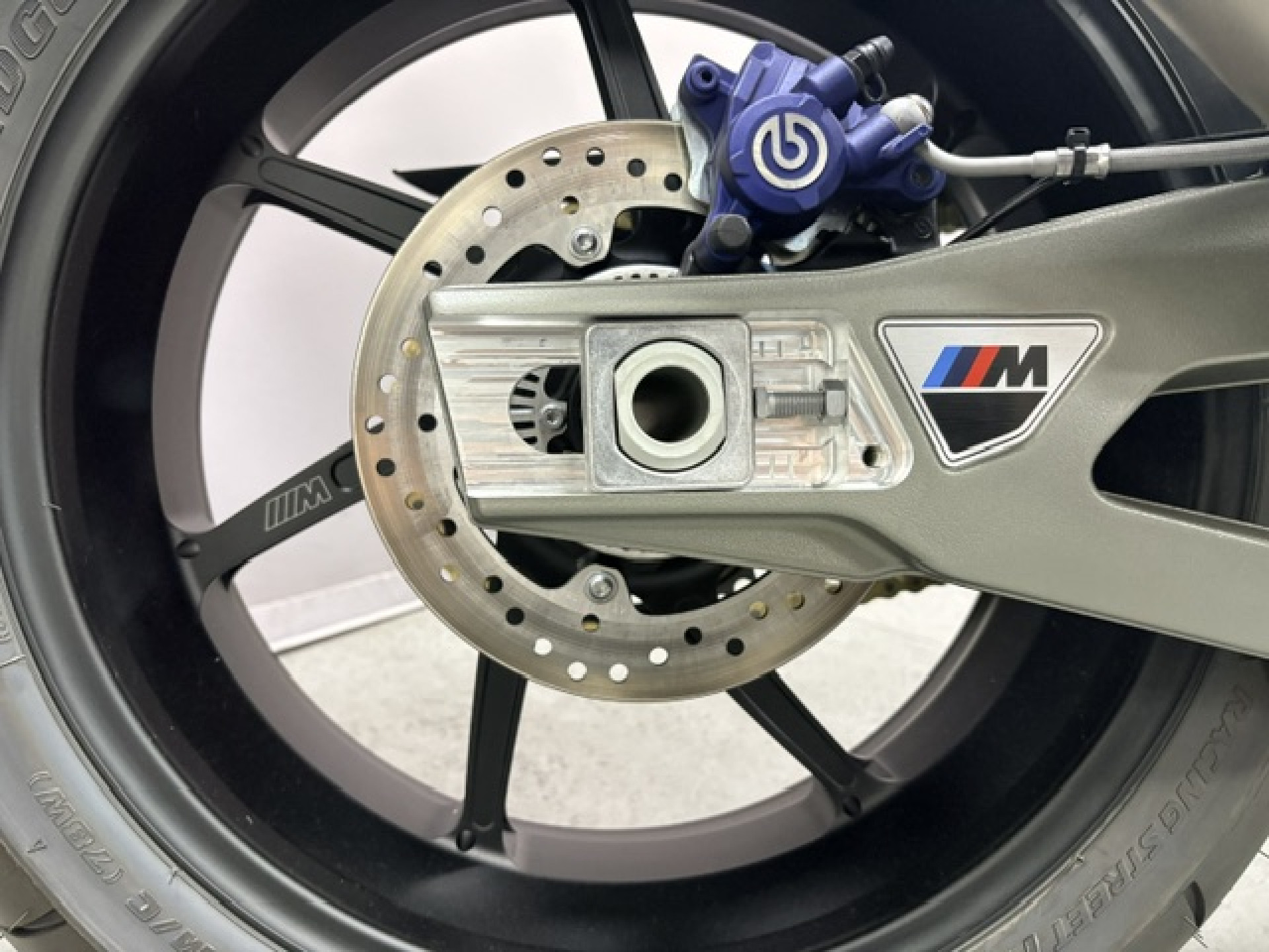 BMW M 1000 R ***Leasing 249chf par mois / 5000kms/an taux 3.9%-image-4