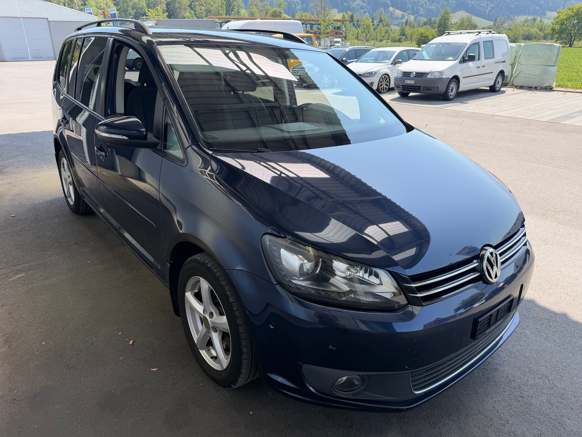 VW Touran 2.0 TDI Team DSG-showroom-element-1