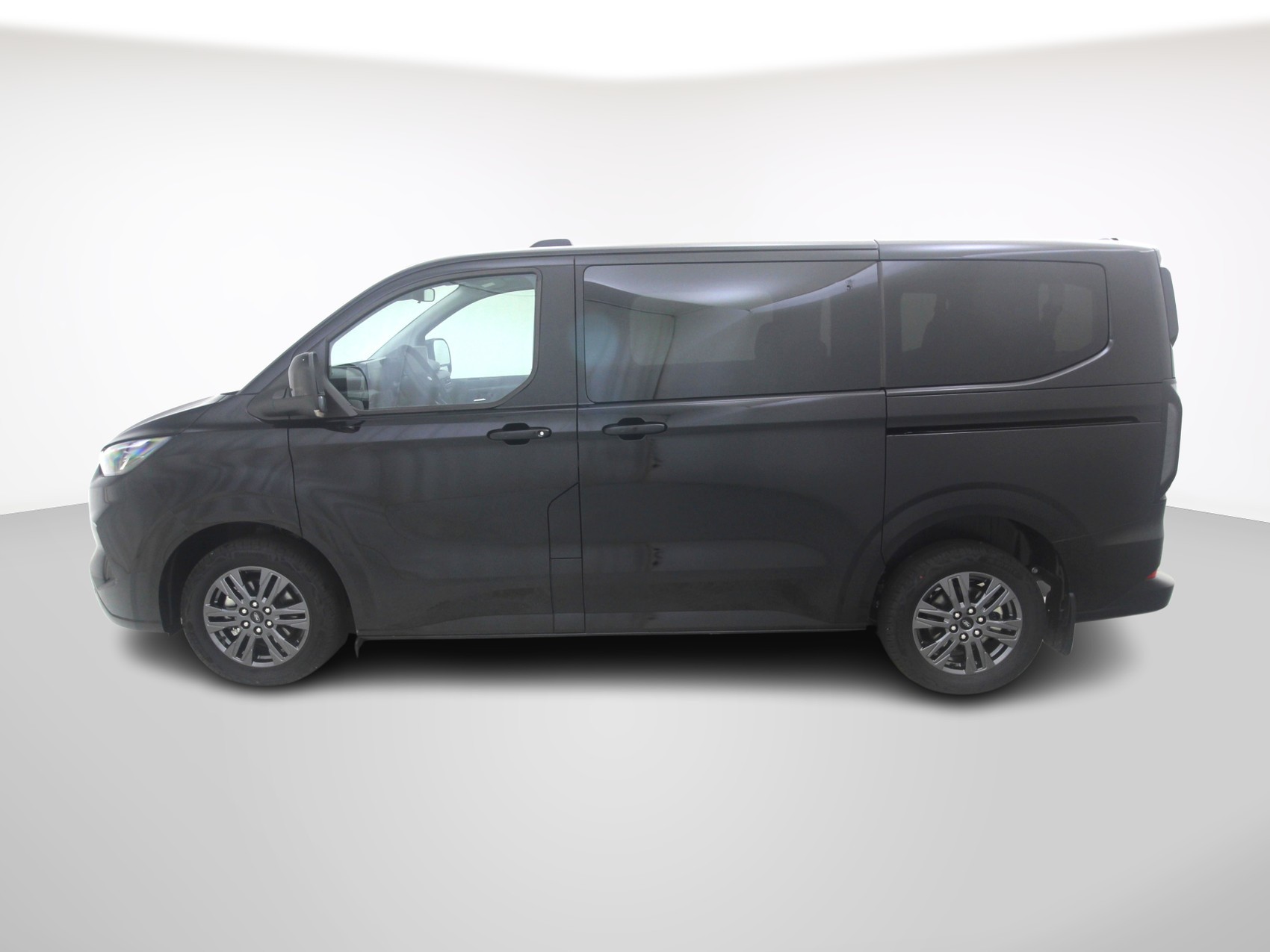 FORD Tourneo Custom 320 L1 2.0 TDCI 4x4 Titanium-showroom-element-1