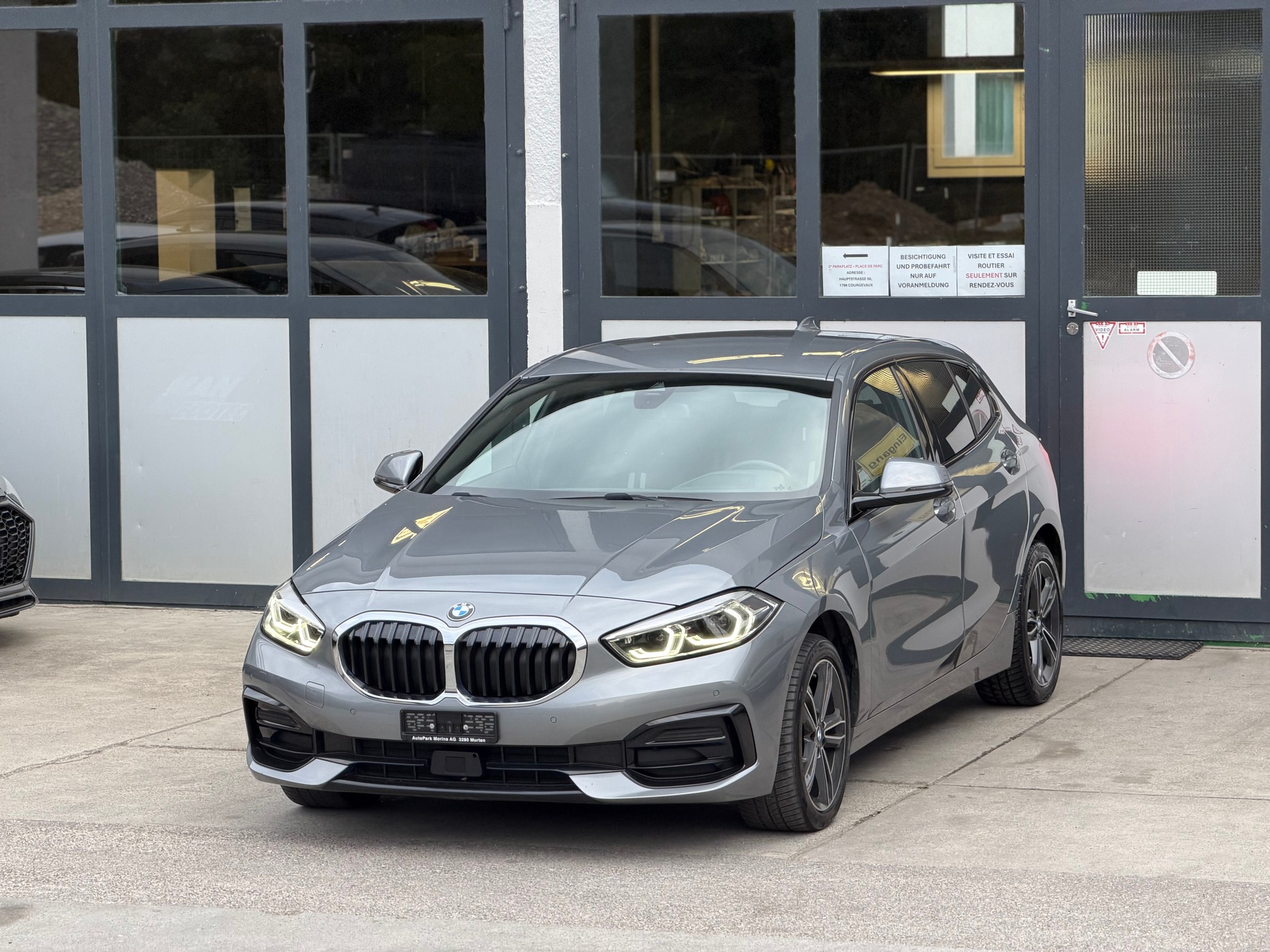 BMW 116d Steptronic Sport Line-showroom-element-1