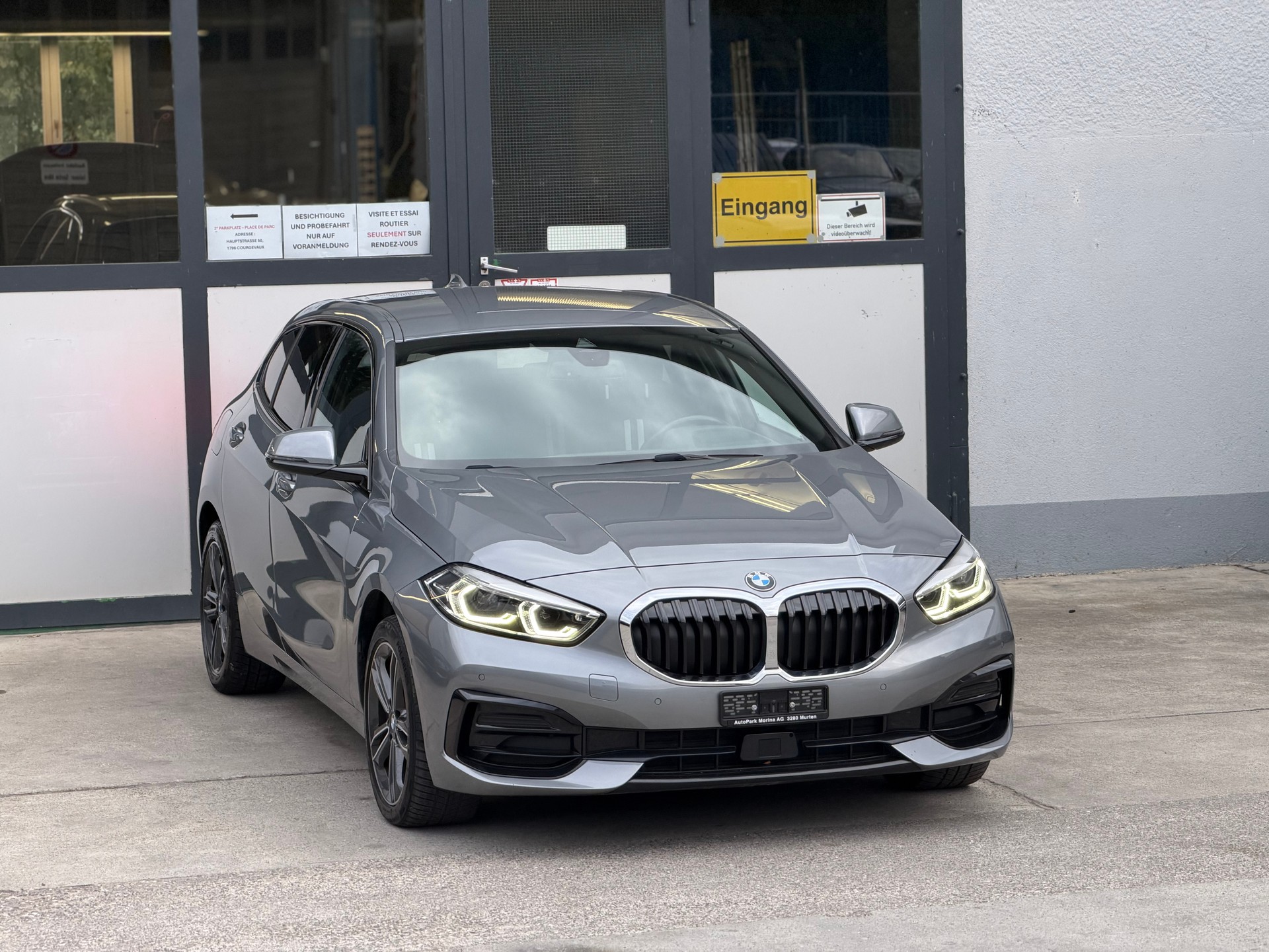 BMW 116d Steptronic Sport Line-showroom-element-3